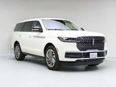 White 2025 Lincoln Navigator Reserve