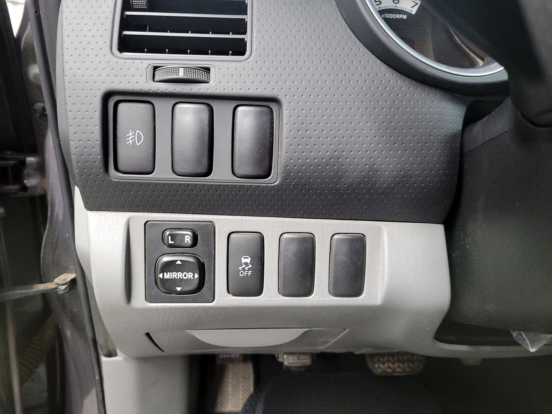 Thumbnail: 2015 Toyota Tacoma - 13