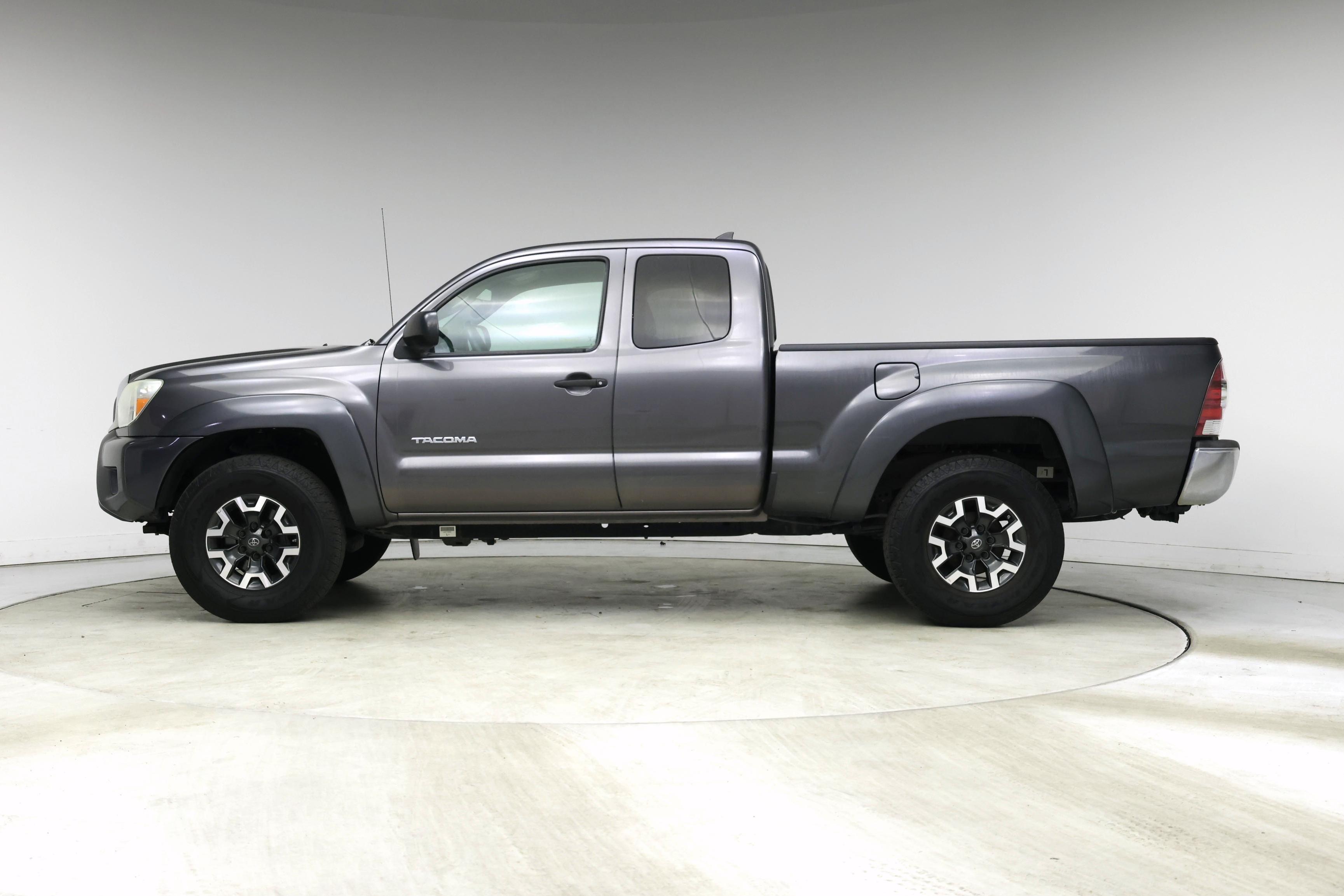 Thumbnail: 2015 Toyota Tacoma - 3