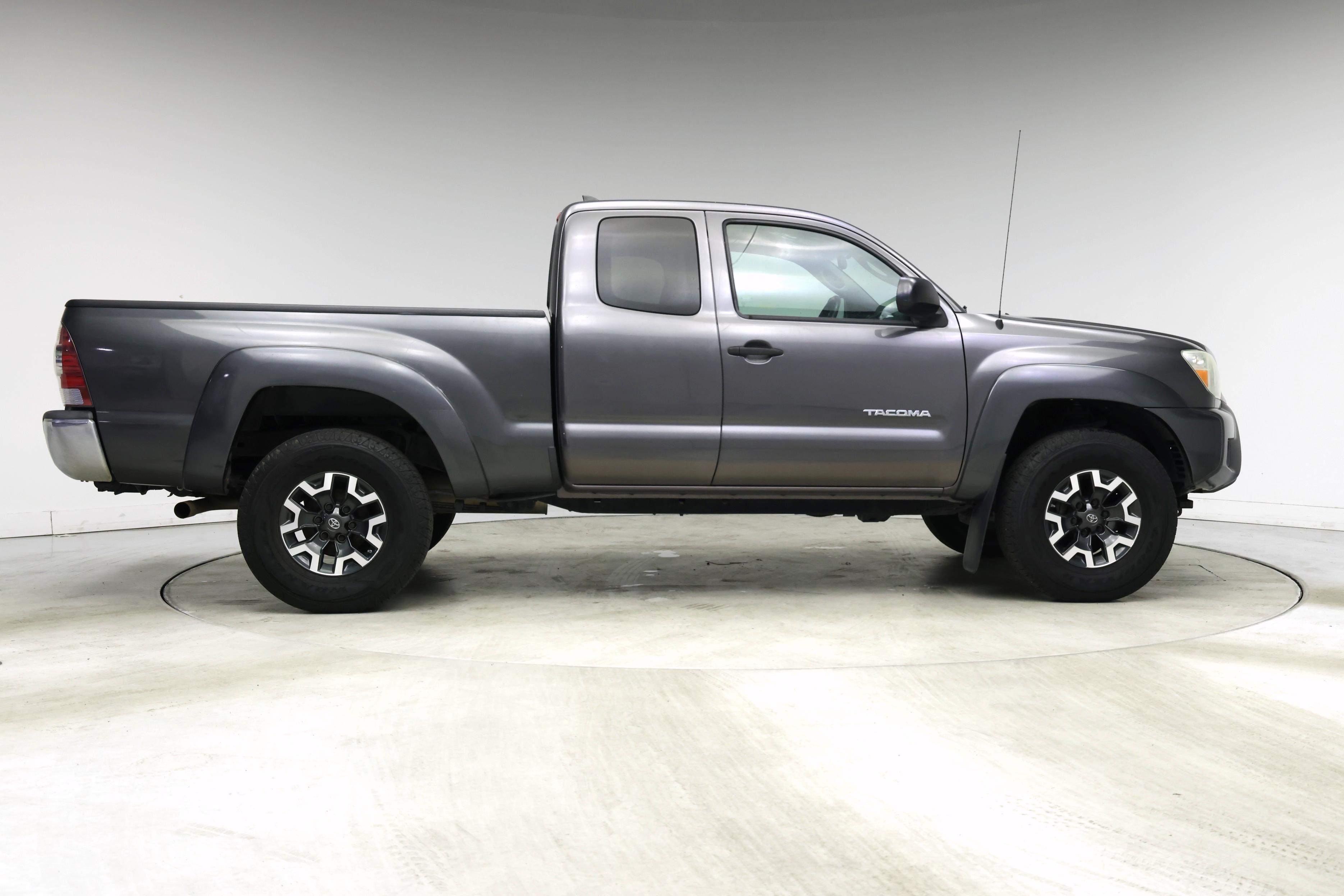 Thumbnail: 2015 Toyota Tacoma - 7