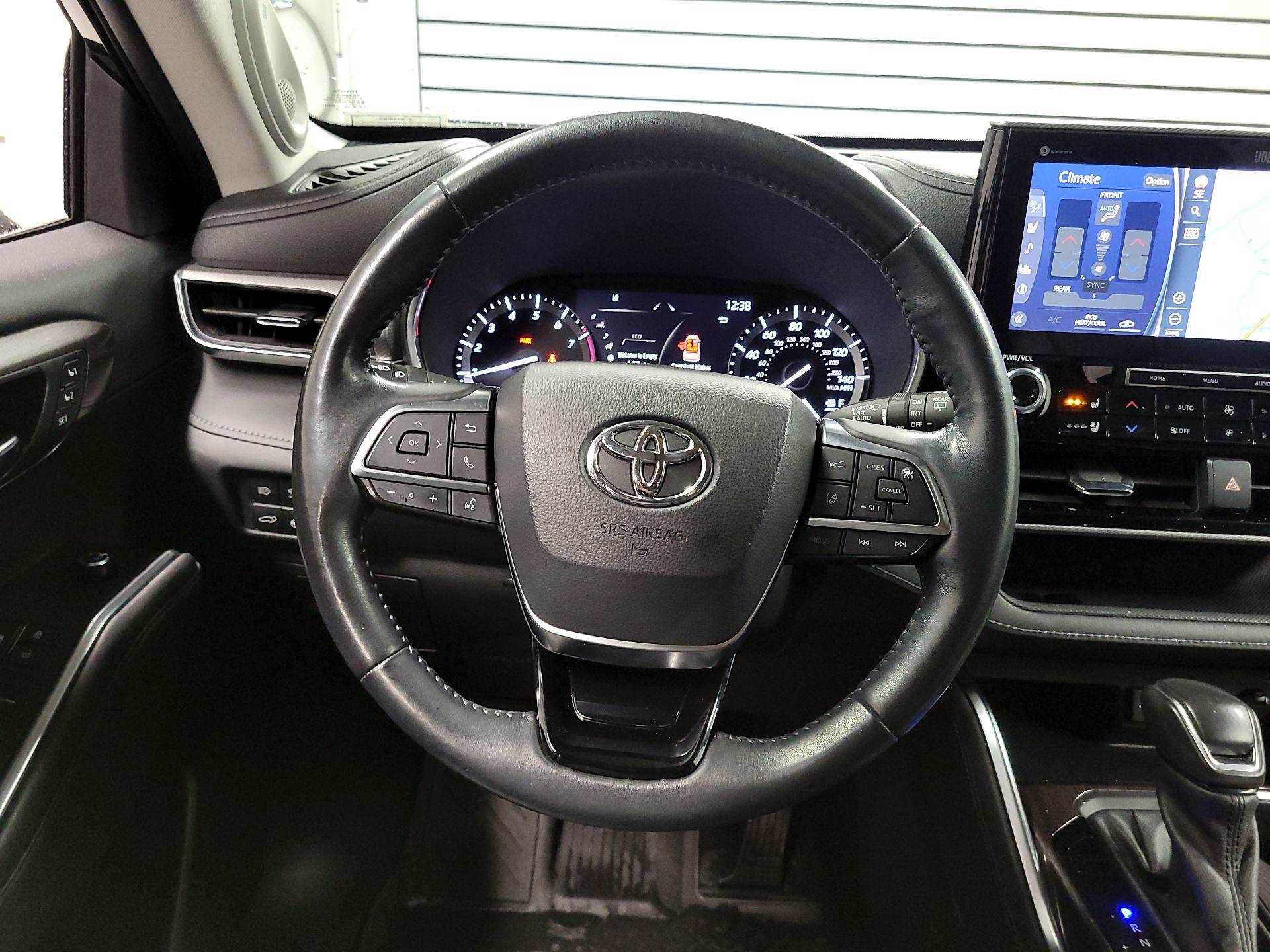 Thumbnail: 2021 Toyota Highlander - 10