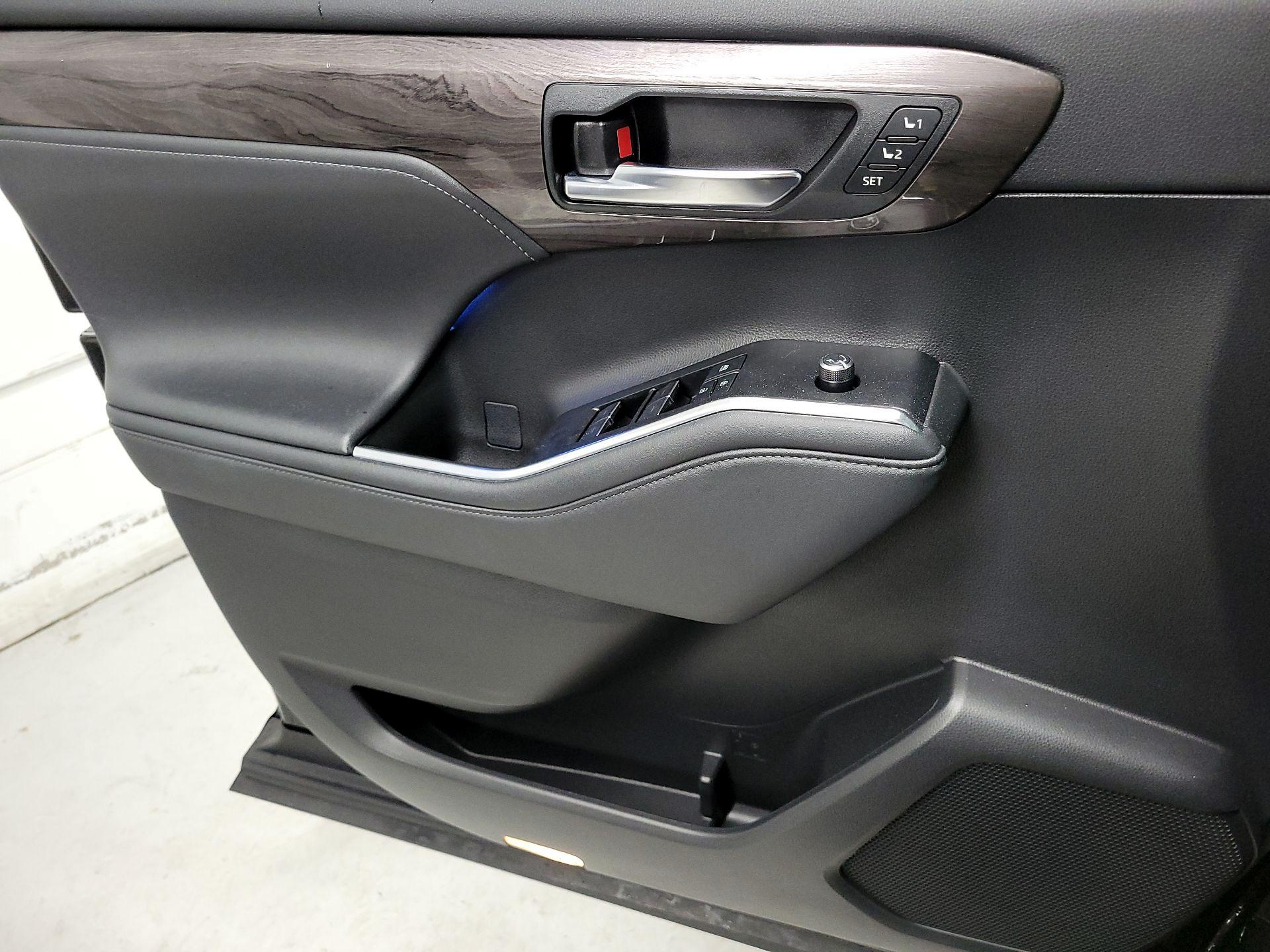 Thumbnail: 2021 Toyota Highlander - 12