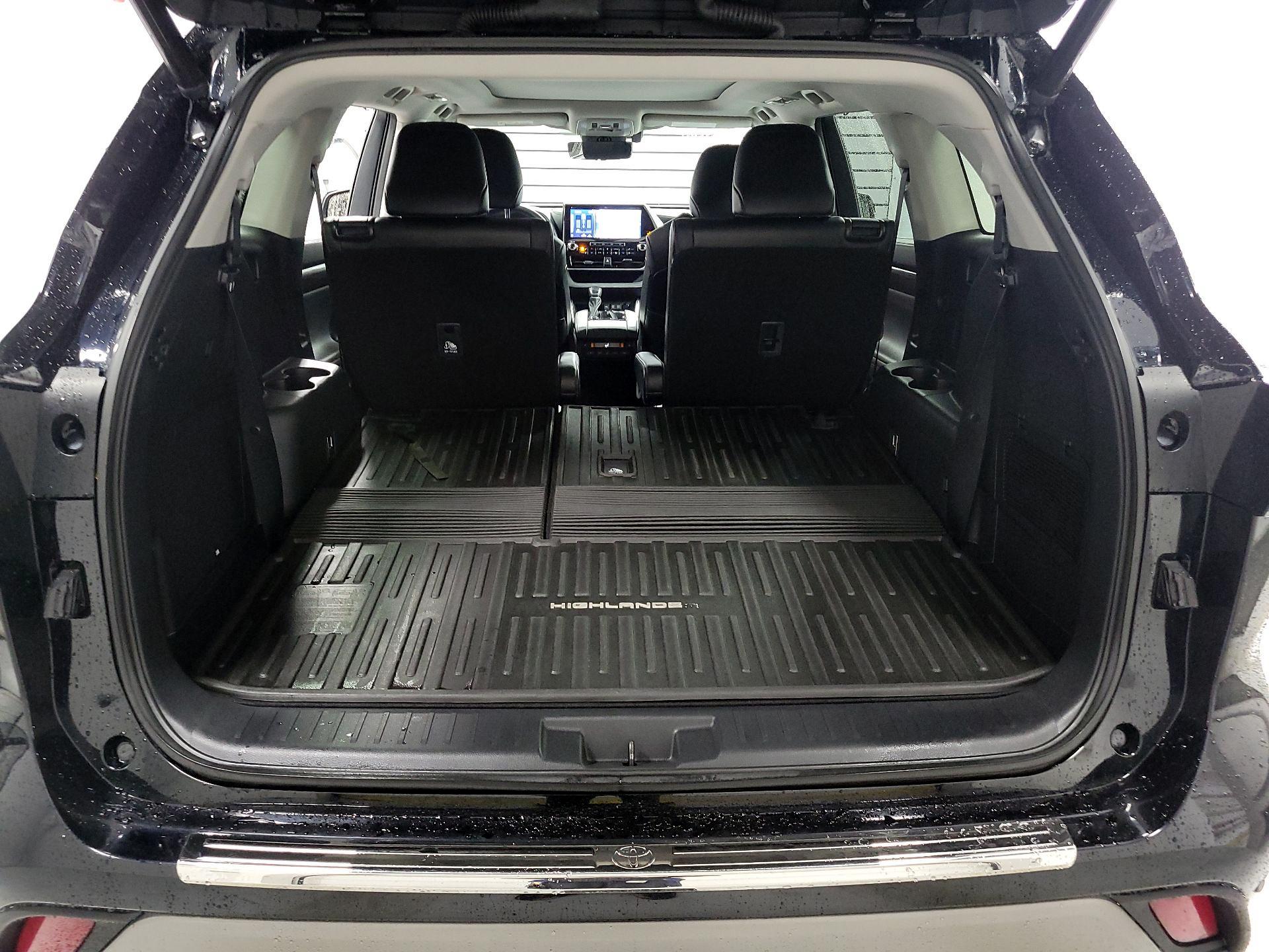 Thumbnail: 2021 Toyota Highlander - 20