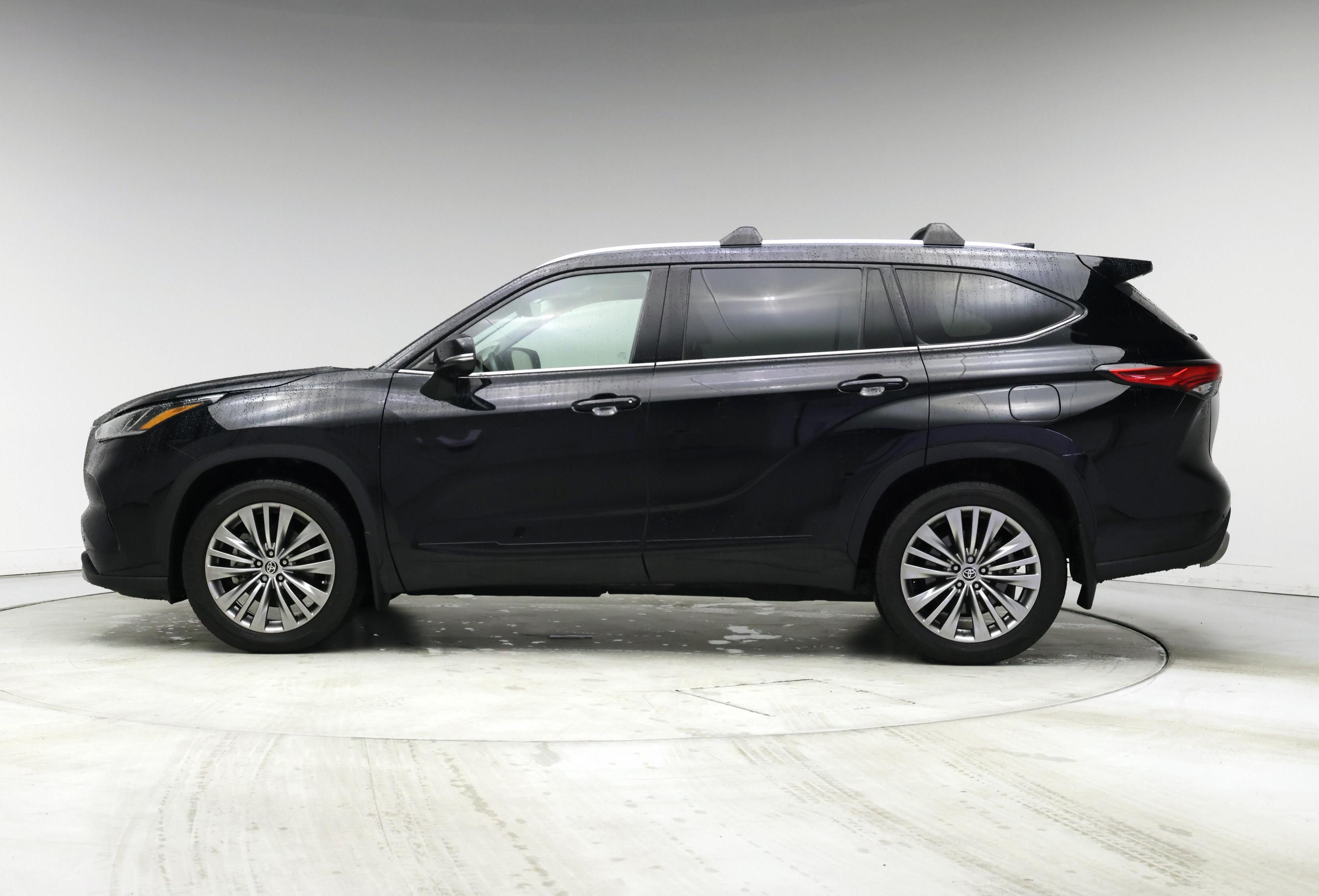 Thumbnail: 2021 Toyota Highlander - 3