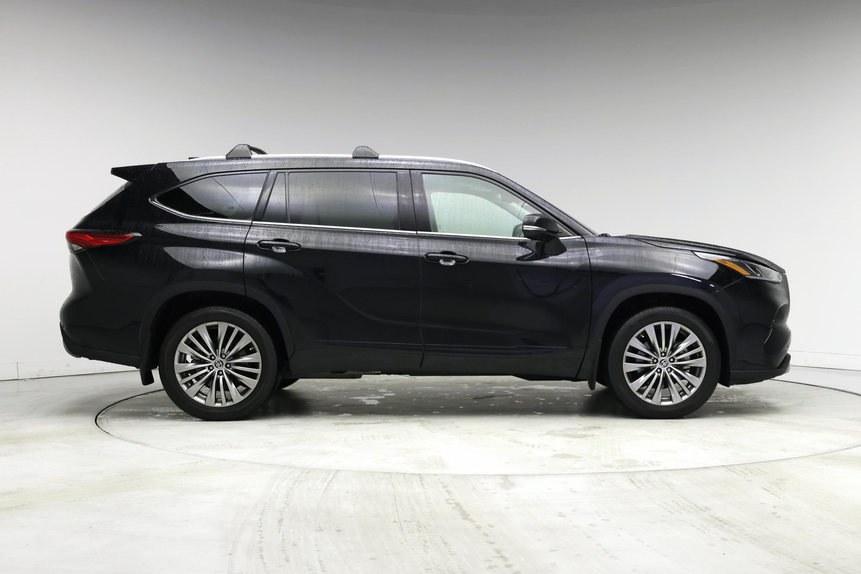 Thumbnail: 2021 Toyota Highlander - 7