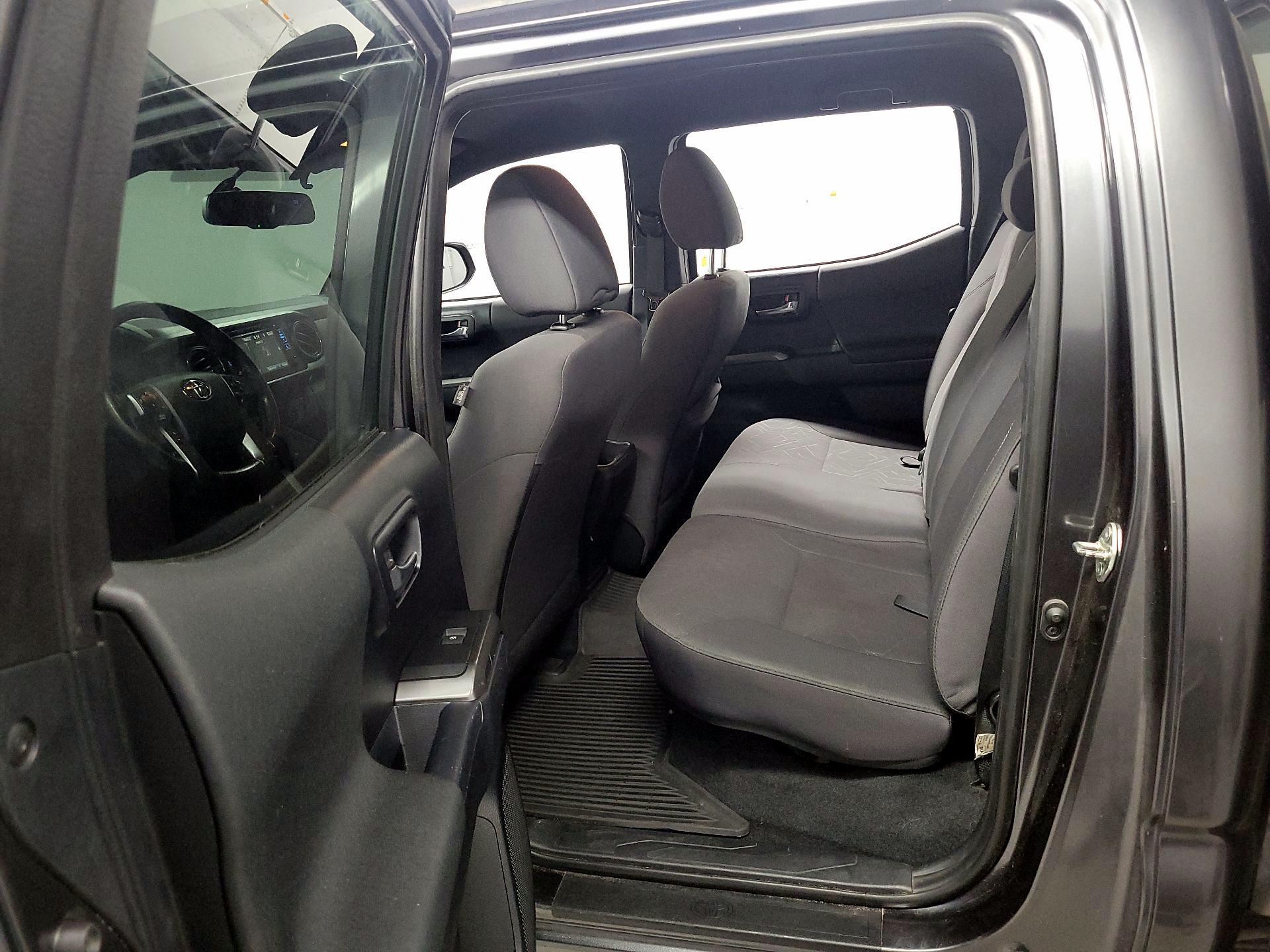 Thumbnail: 2016 Toyota Tacoma - 18