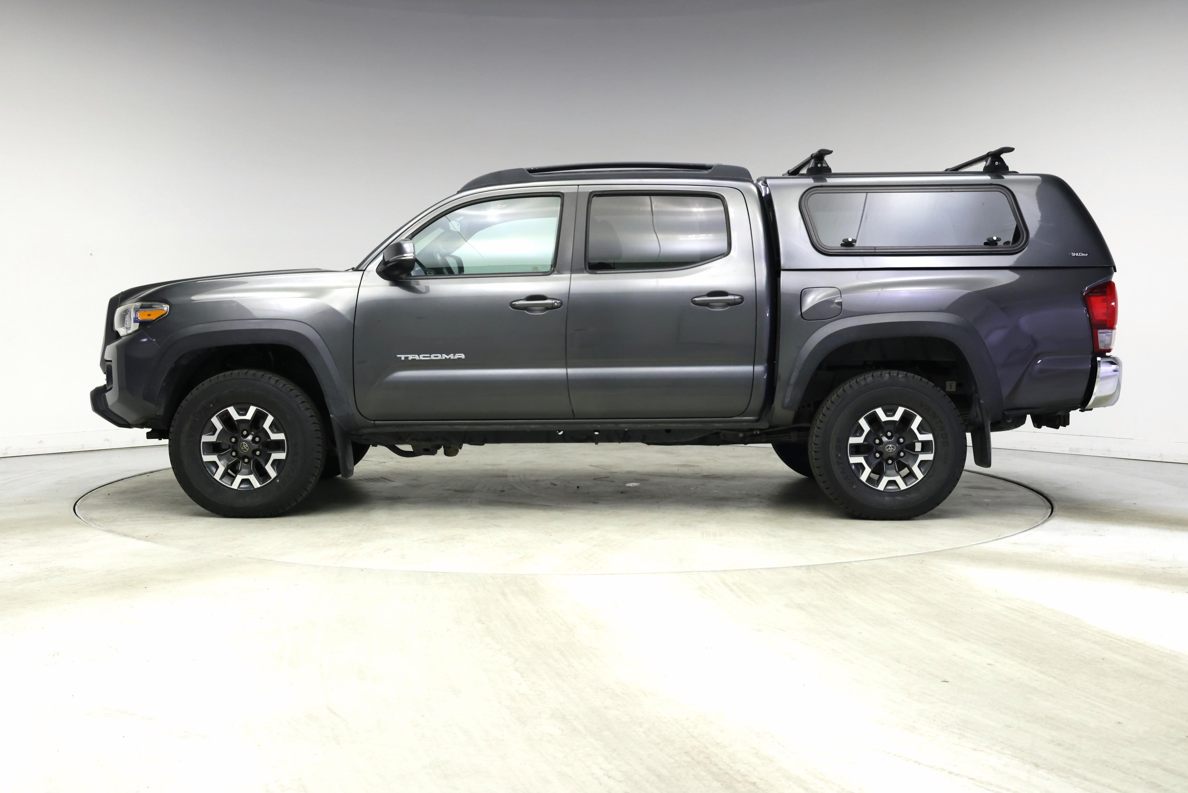 Thumbnail: 2016 Toyota Tacoma - 3