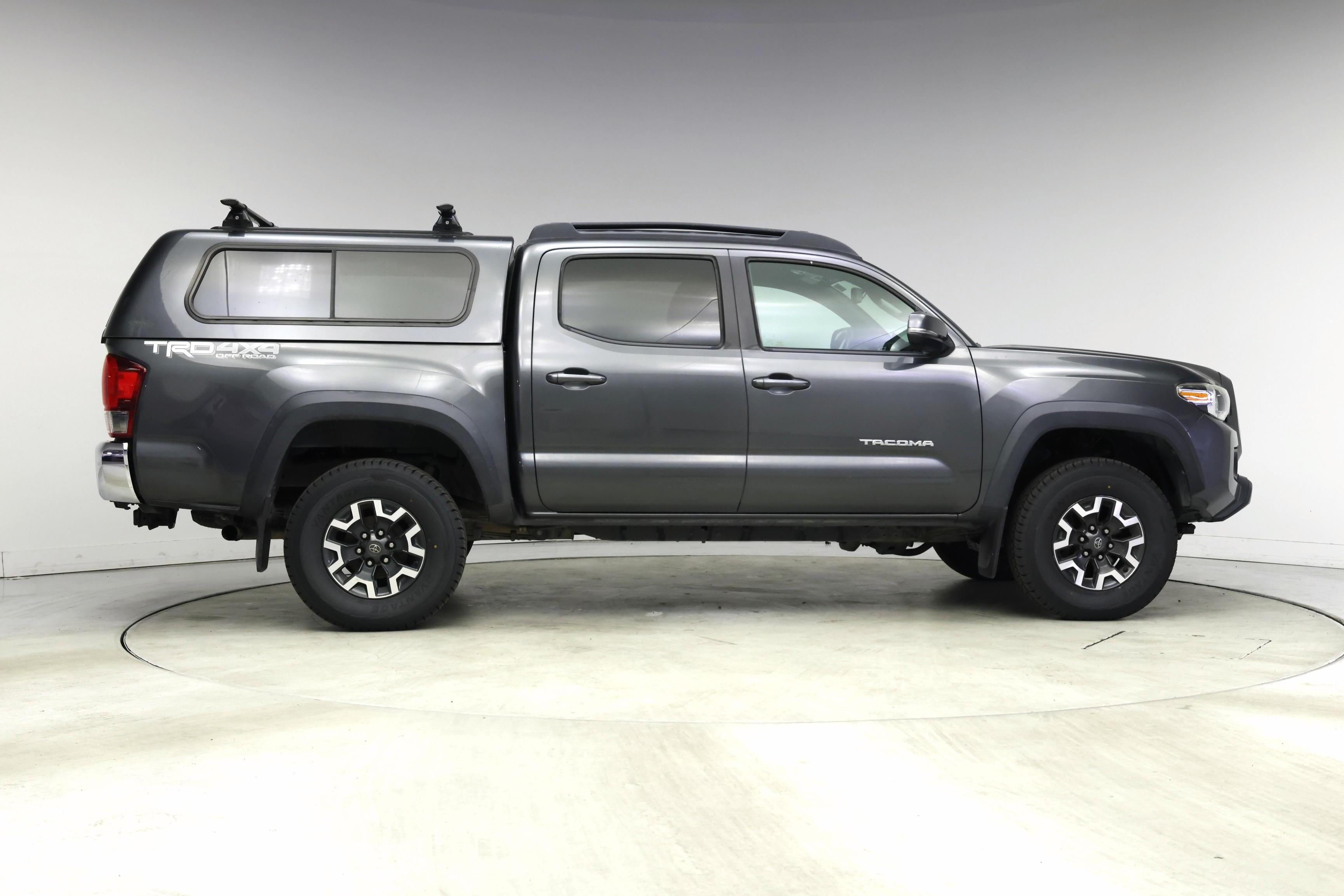 Thumbnail: 2016 Toyota Tacoma - 7