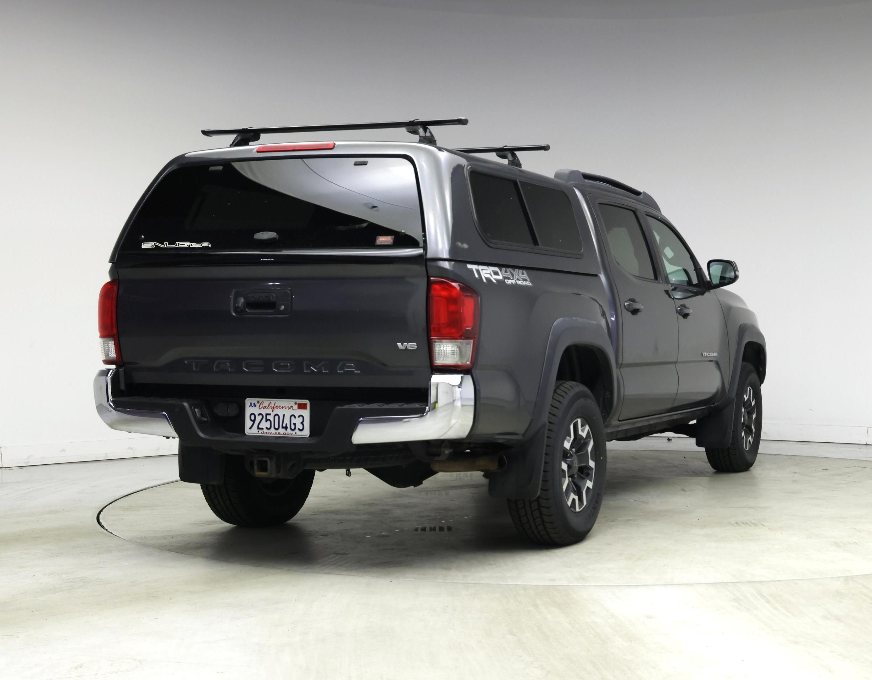 Thumbnail: 2016 Toyota Tacoma - 8