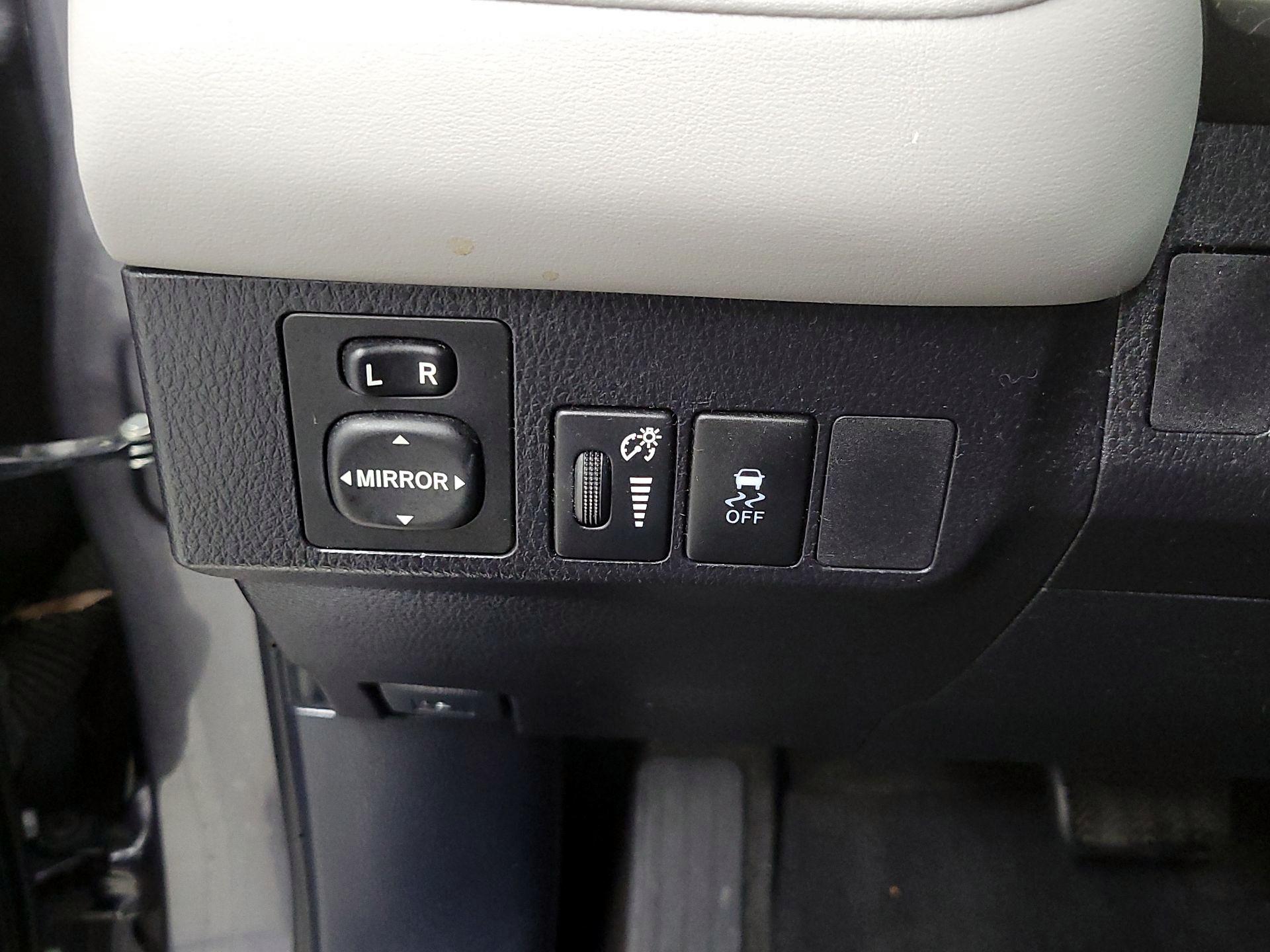 Thumbnail: 2015 Toyota RAV4 - 13