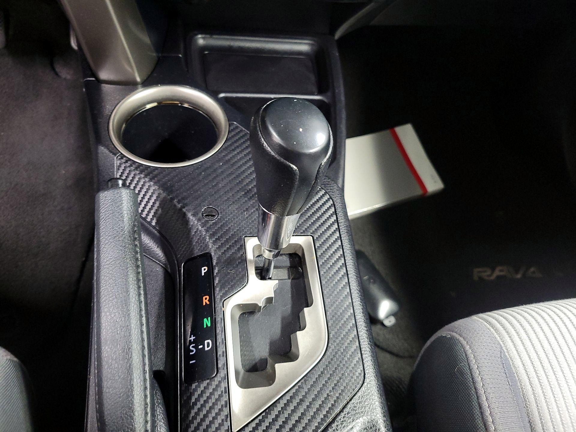 Thumbnail: 2015 Toyota RAV4 - 17
