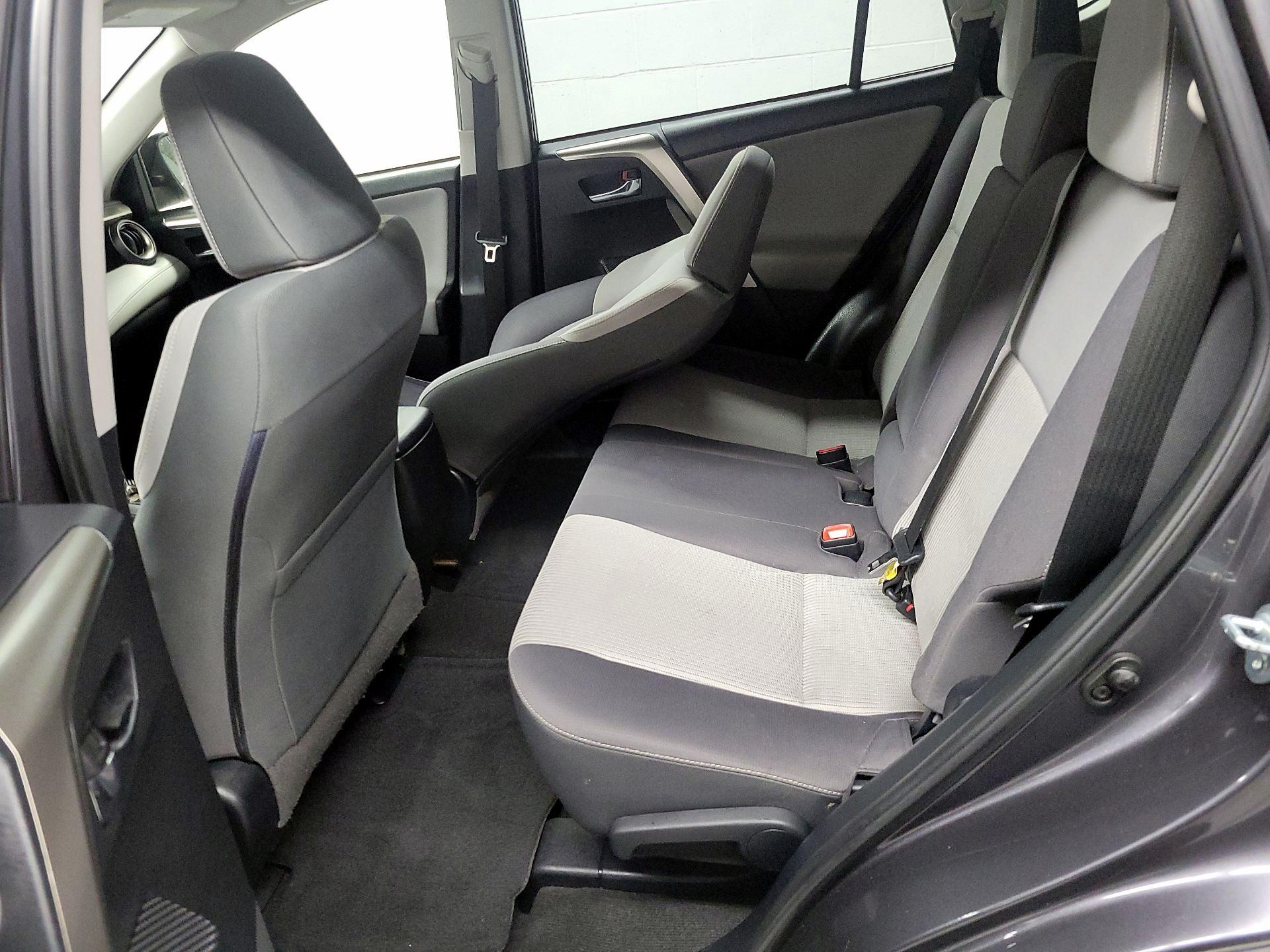 Thumbnail: 2015 Toyota RAV4 - 18