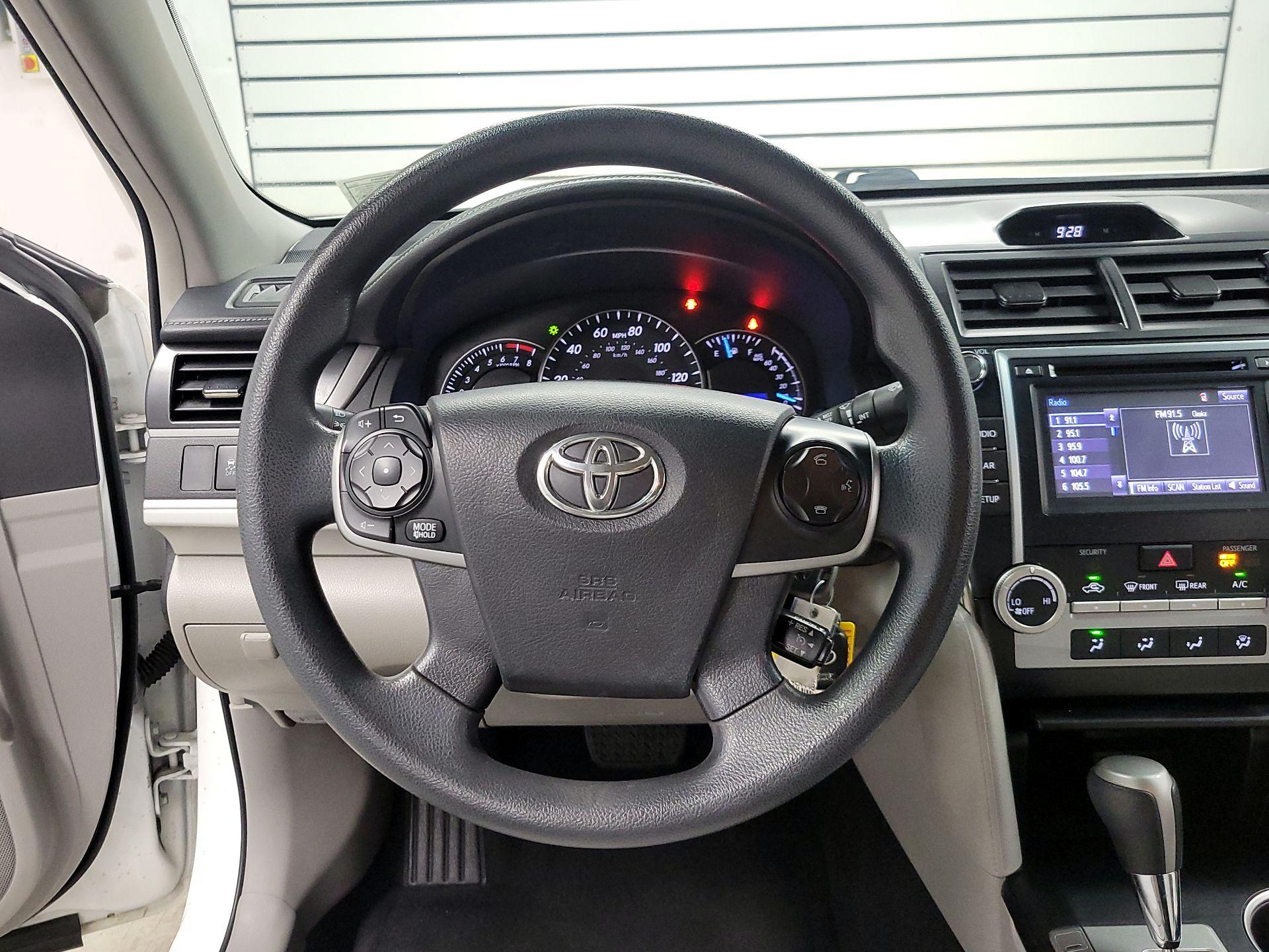 Thumbnail: 2014 Toyota Camry - 10