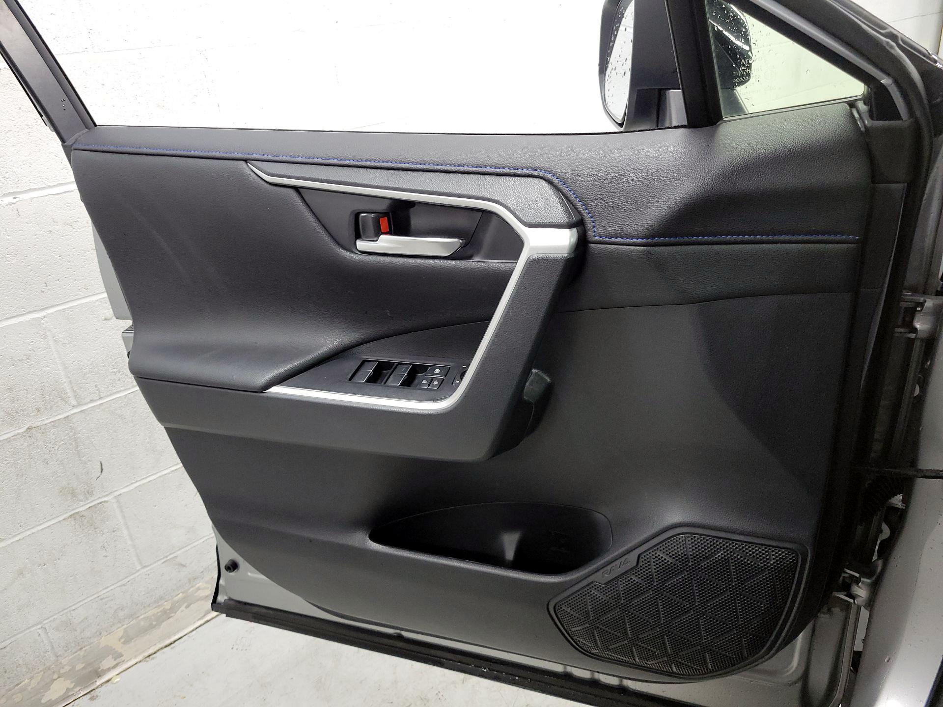Thumbnail: 2021 Toyota RAV4 - 12