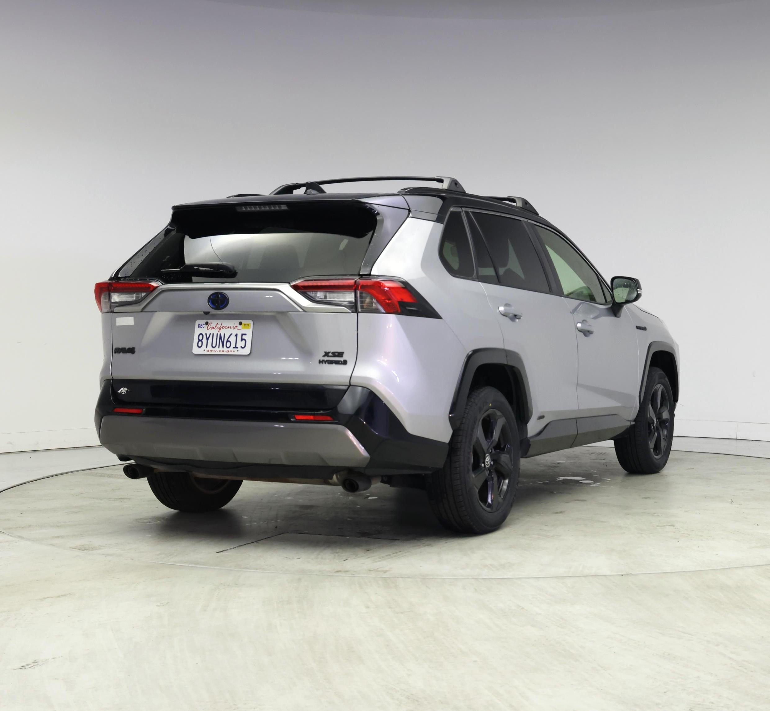 Thumbnail: 2021 Toyota RAV4 - 8