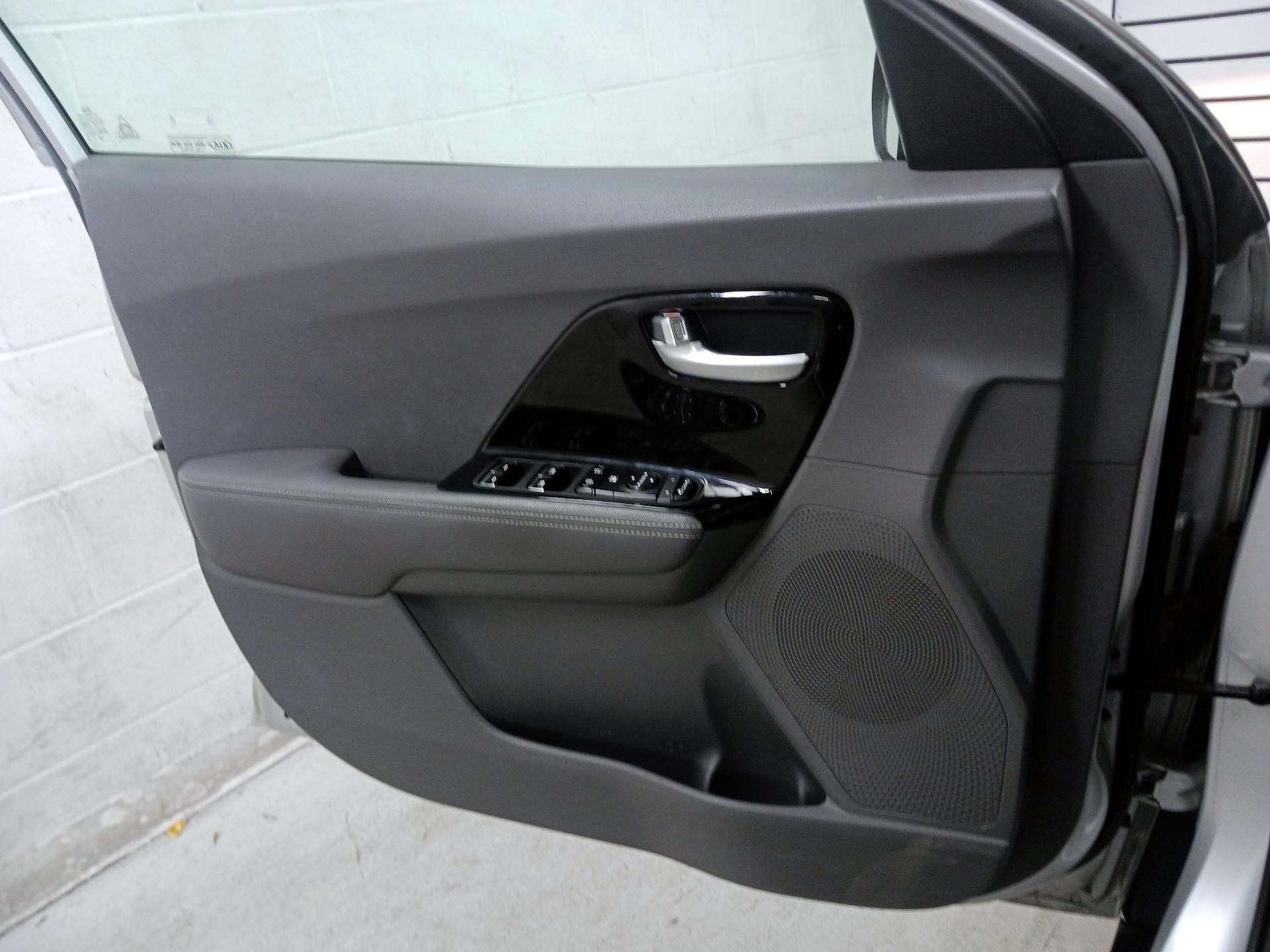 Thumbnail: 2019 Kia Niro - 10