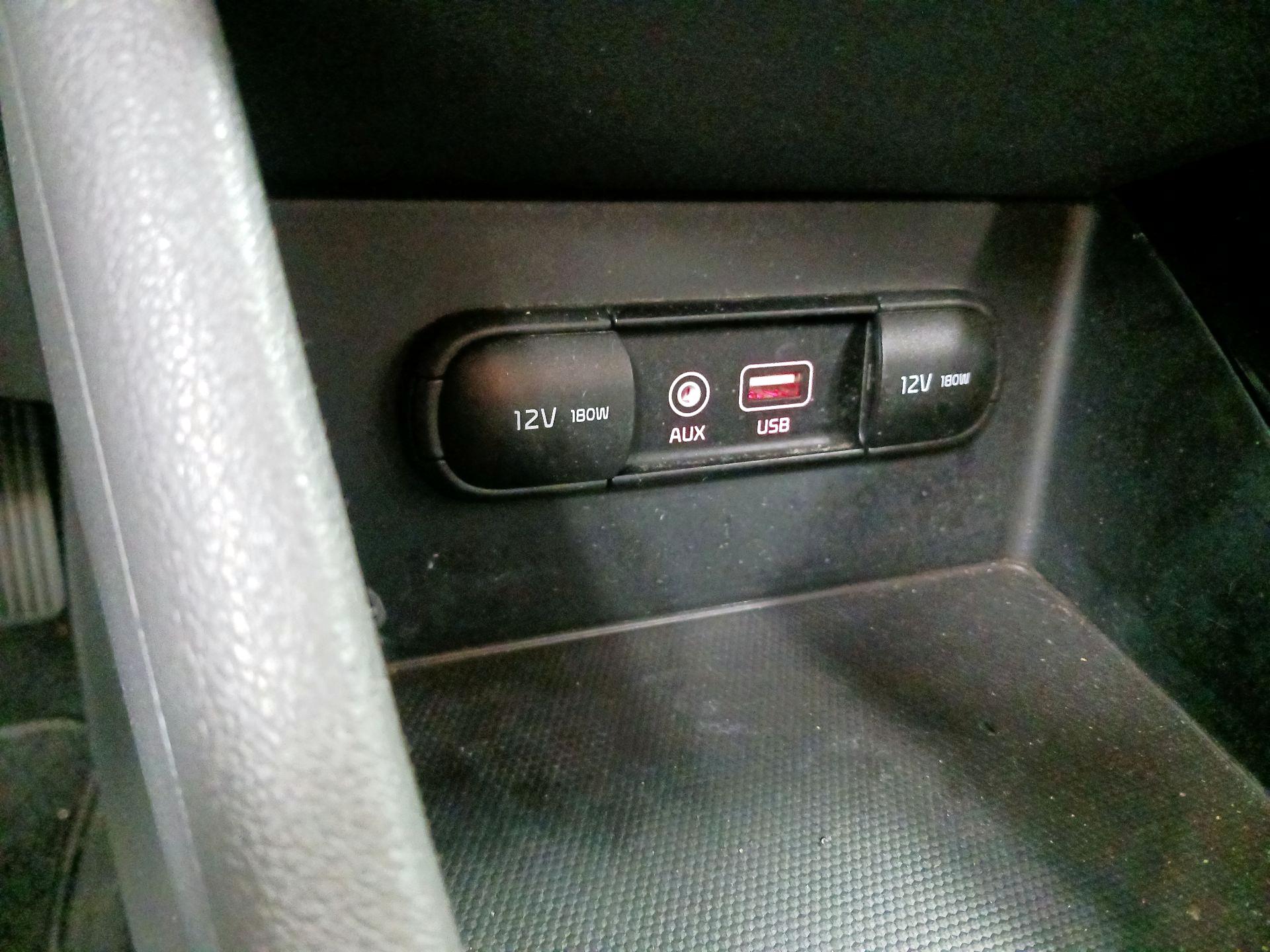 Thumbnail: 2019 Kia Niro - 16