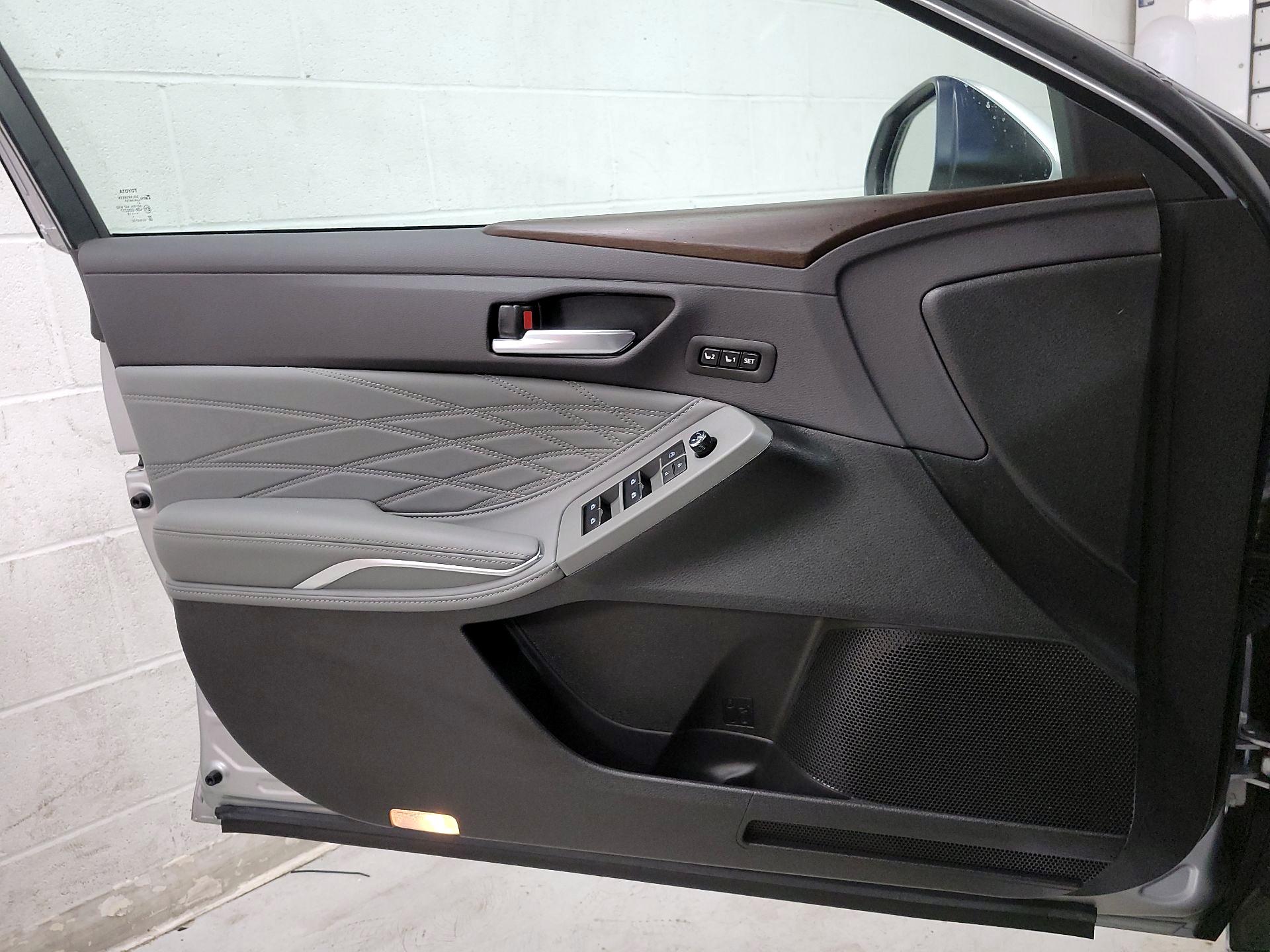 Thumbnail: 2019 Toyota Avalon - 12