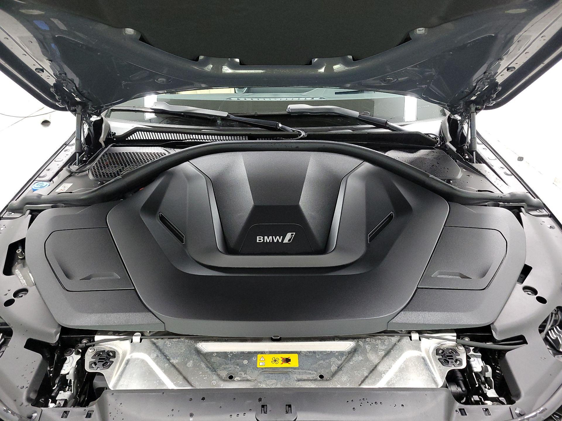 Thumbnail: 2022 BMW i4 - 20