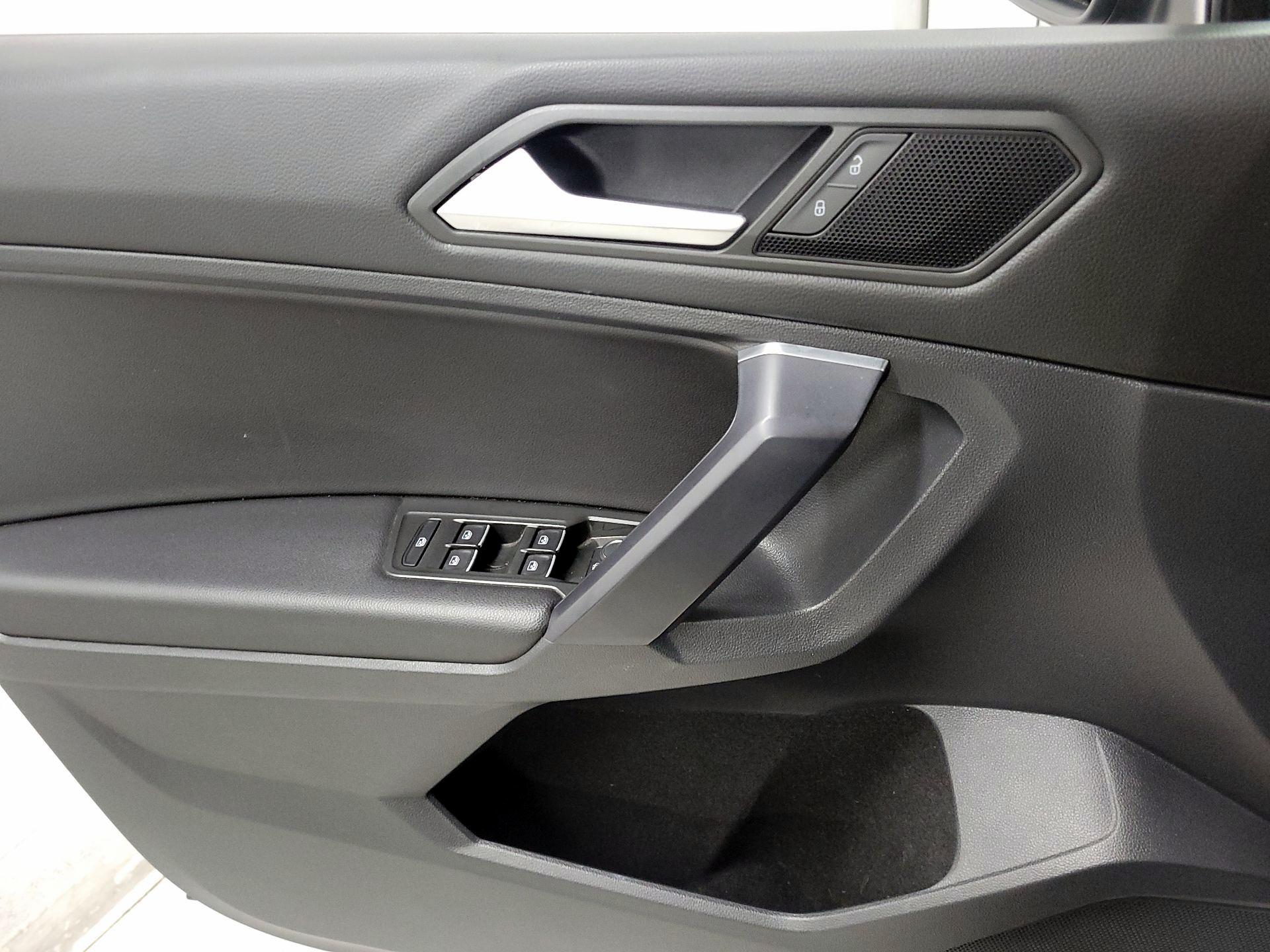 Thumbnail: 2021 Volkswagen Tiguan - 12