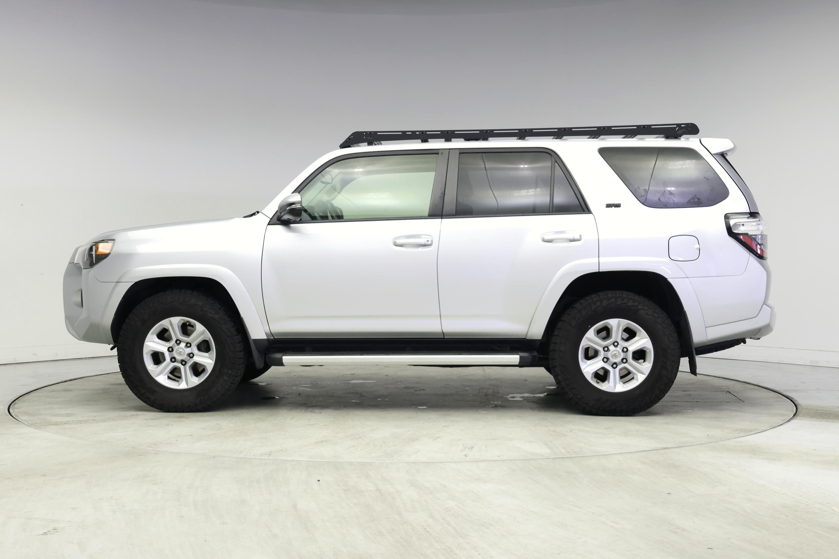 Thumbnail: 2016 Toyota 4Runner - 3