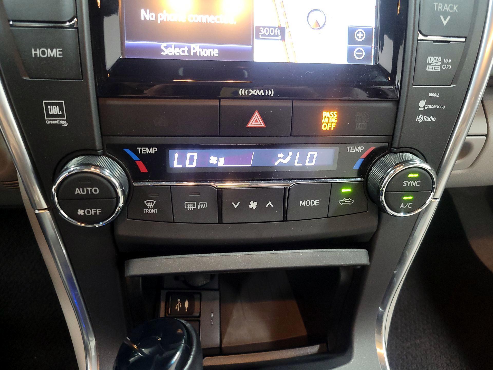 Thumbnail: 2016 Toyota Camry - 15