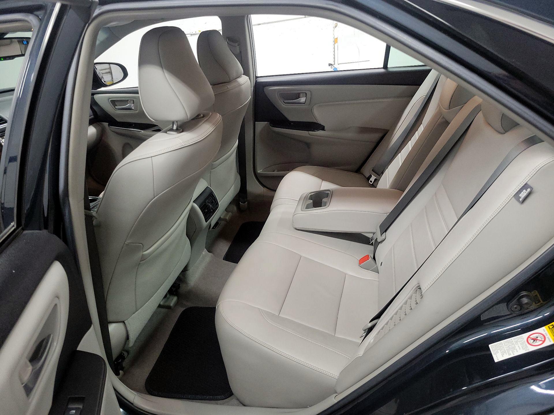 Thumbnail: 2016 Toyota Camry - 17