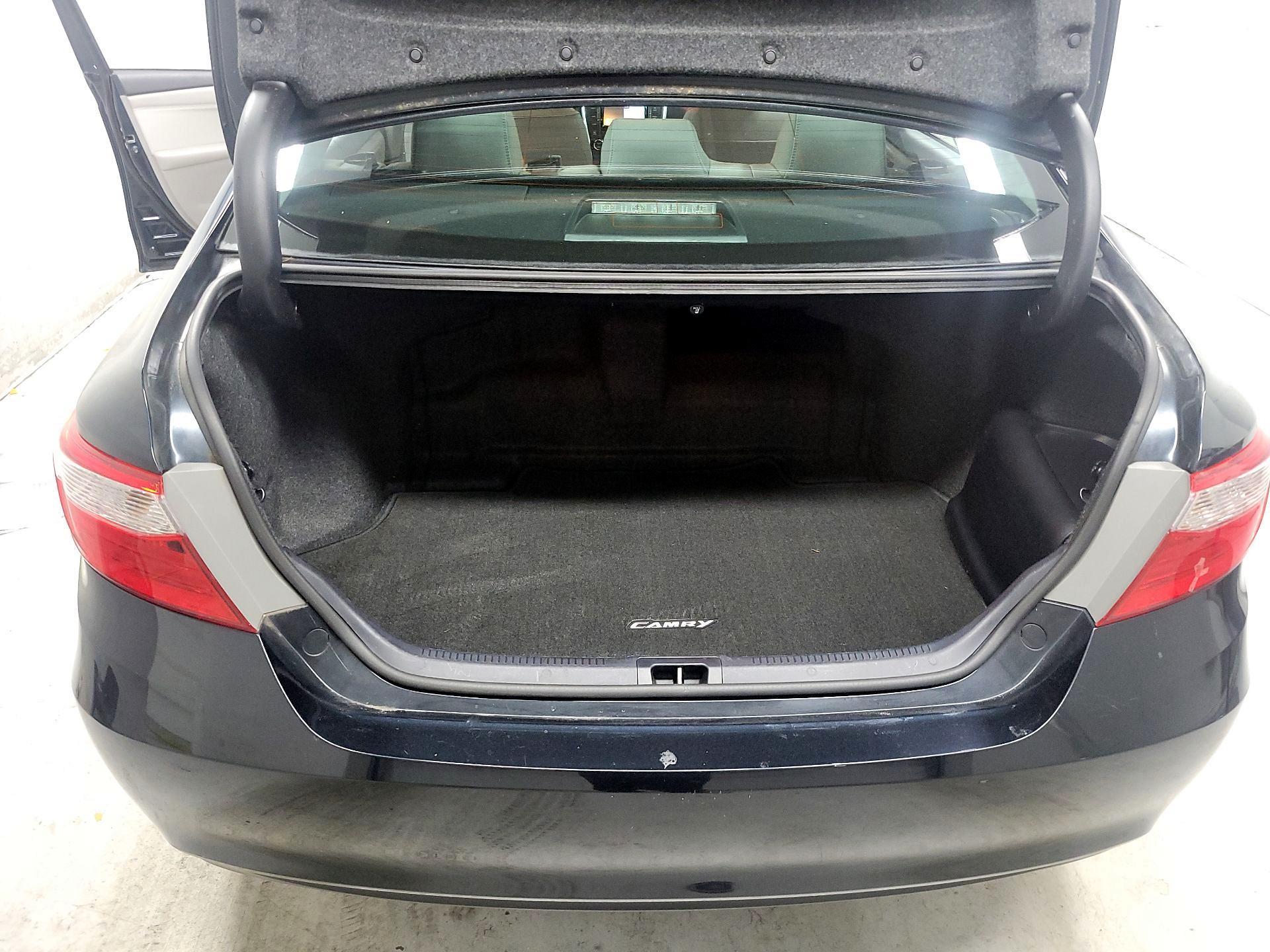 Thumbnail: 2016 Toyota Camry - 18
