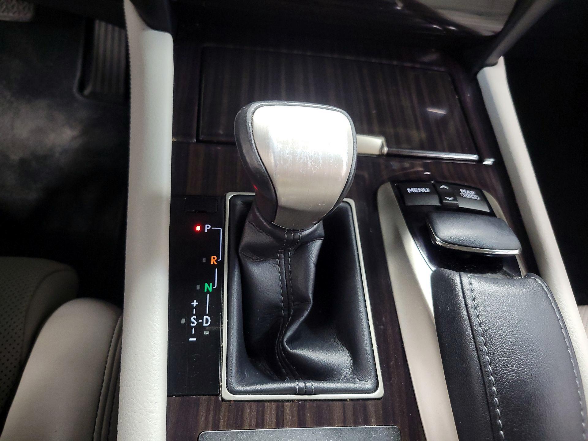 Thumbnail: 2014 Lexus LS - 17