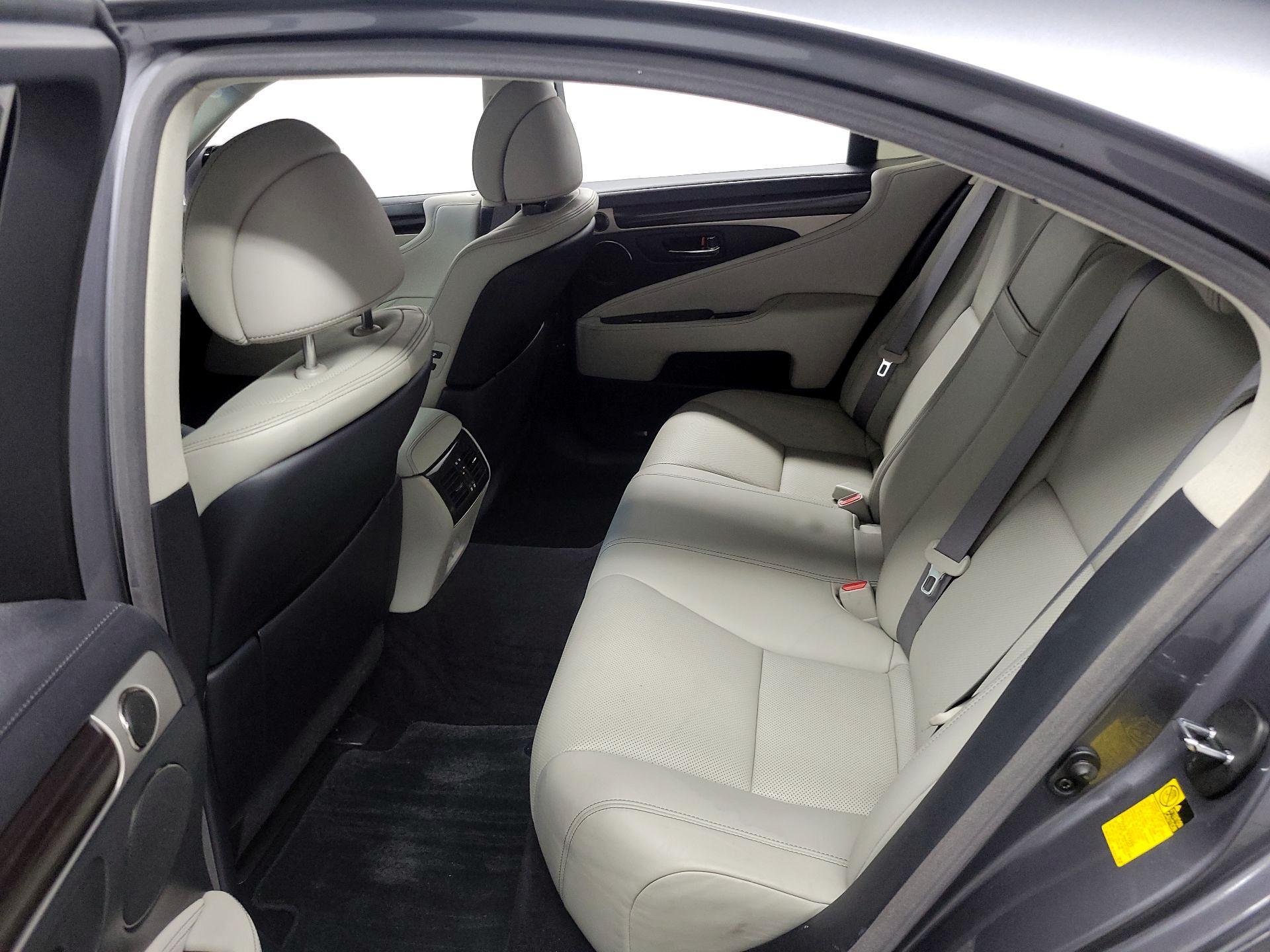 Thumbnail: 2014 Lexus LS - 18