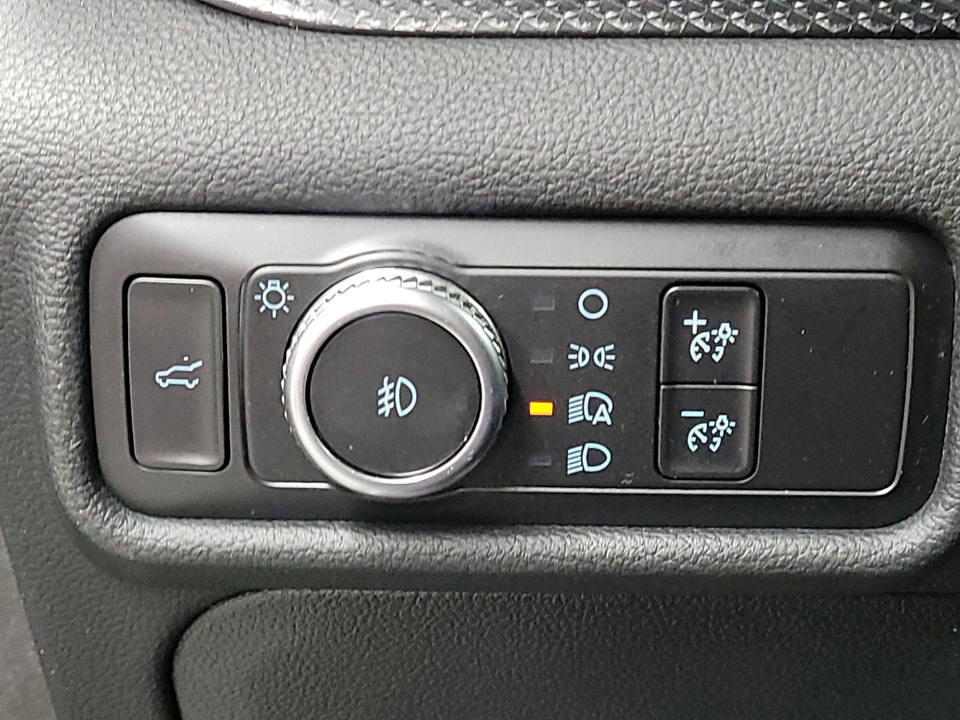 Thumbnail: 2021 Ford Explorer - 13