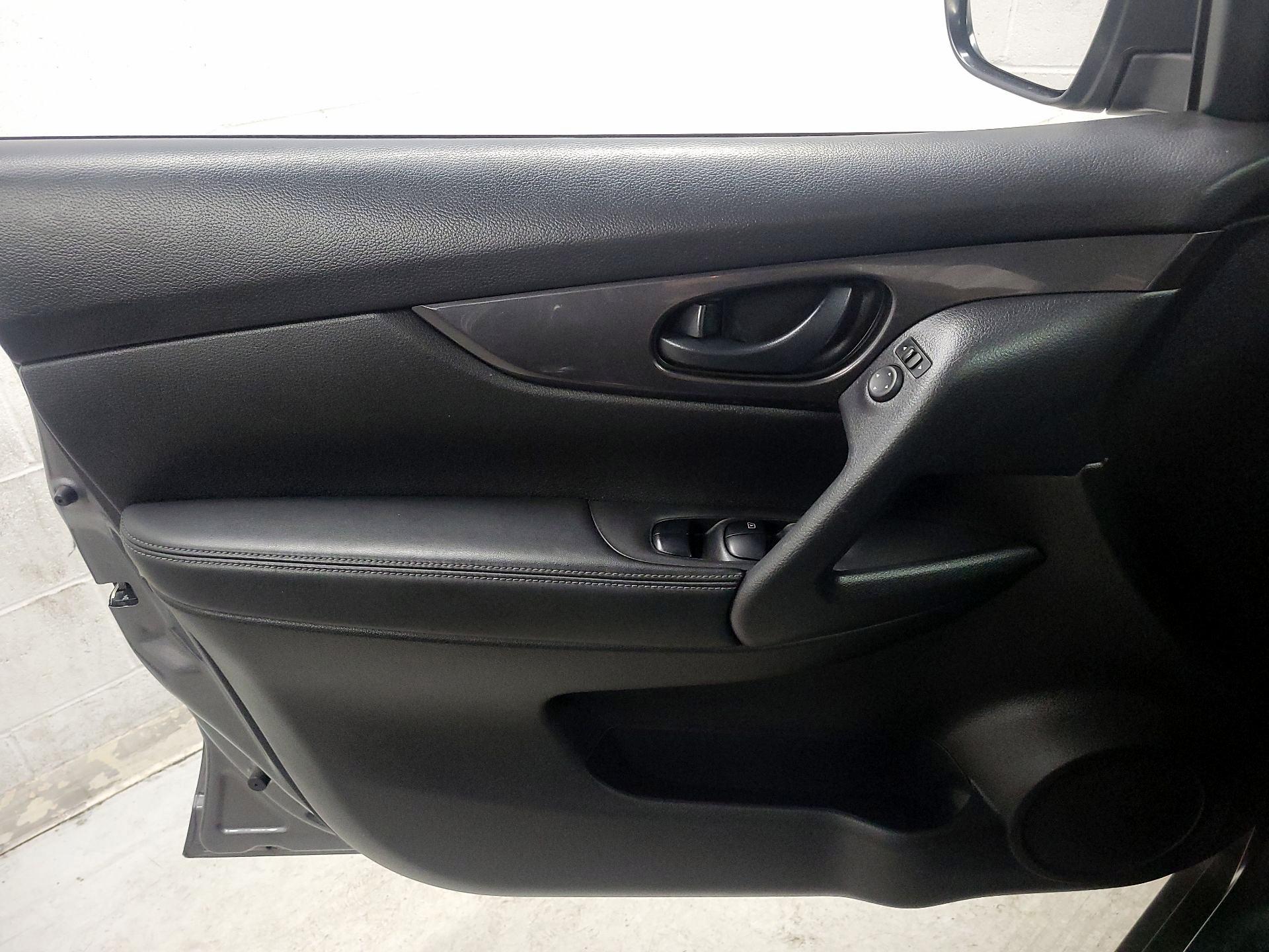 Thumbnail: 2020 Nissan Rogue - 12