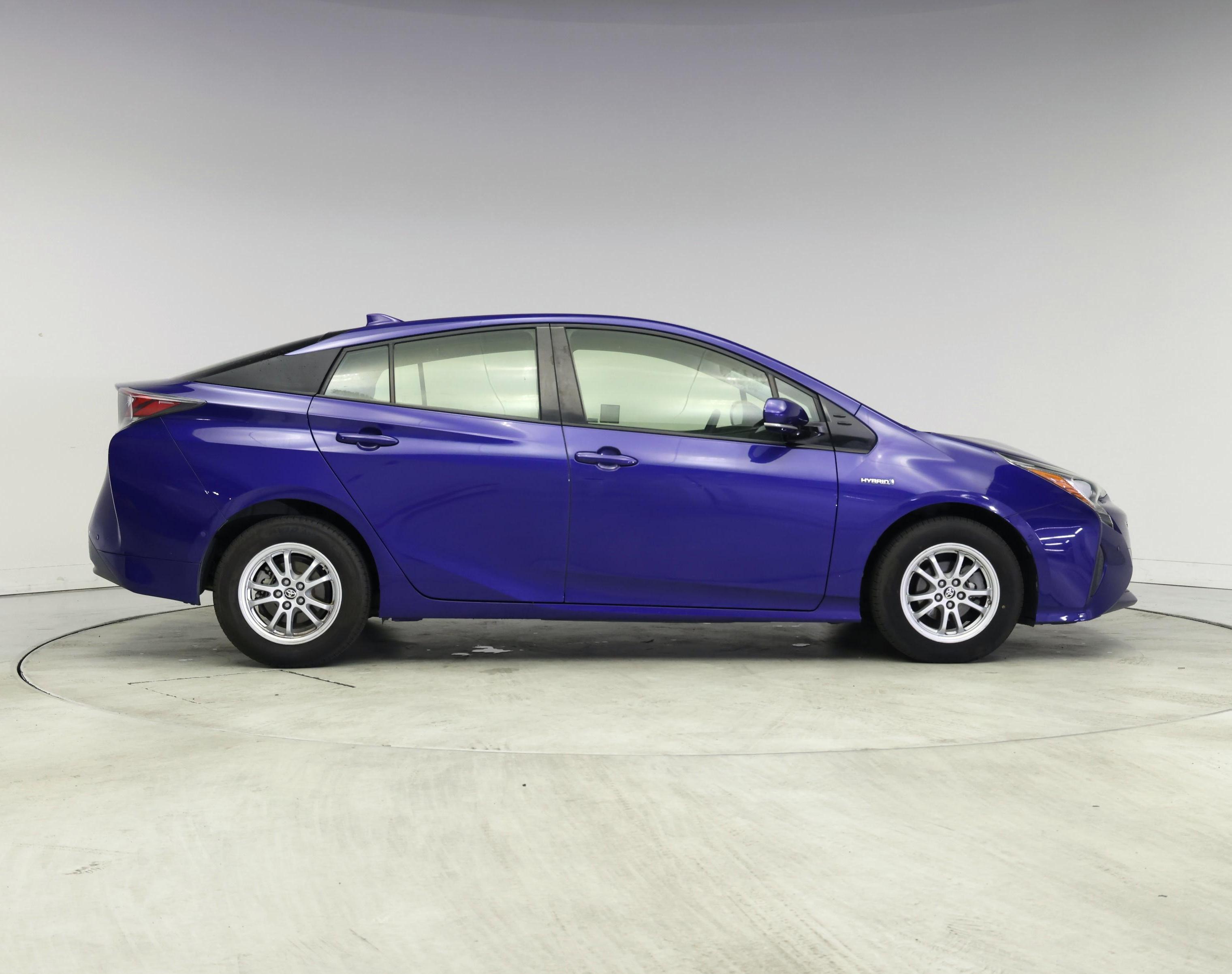 Thumbnail: 2017 Toyota Prius - 7