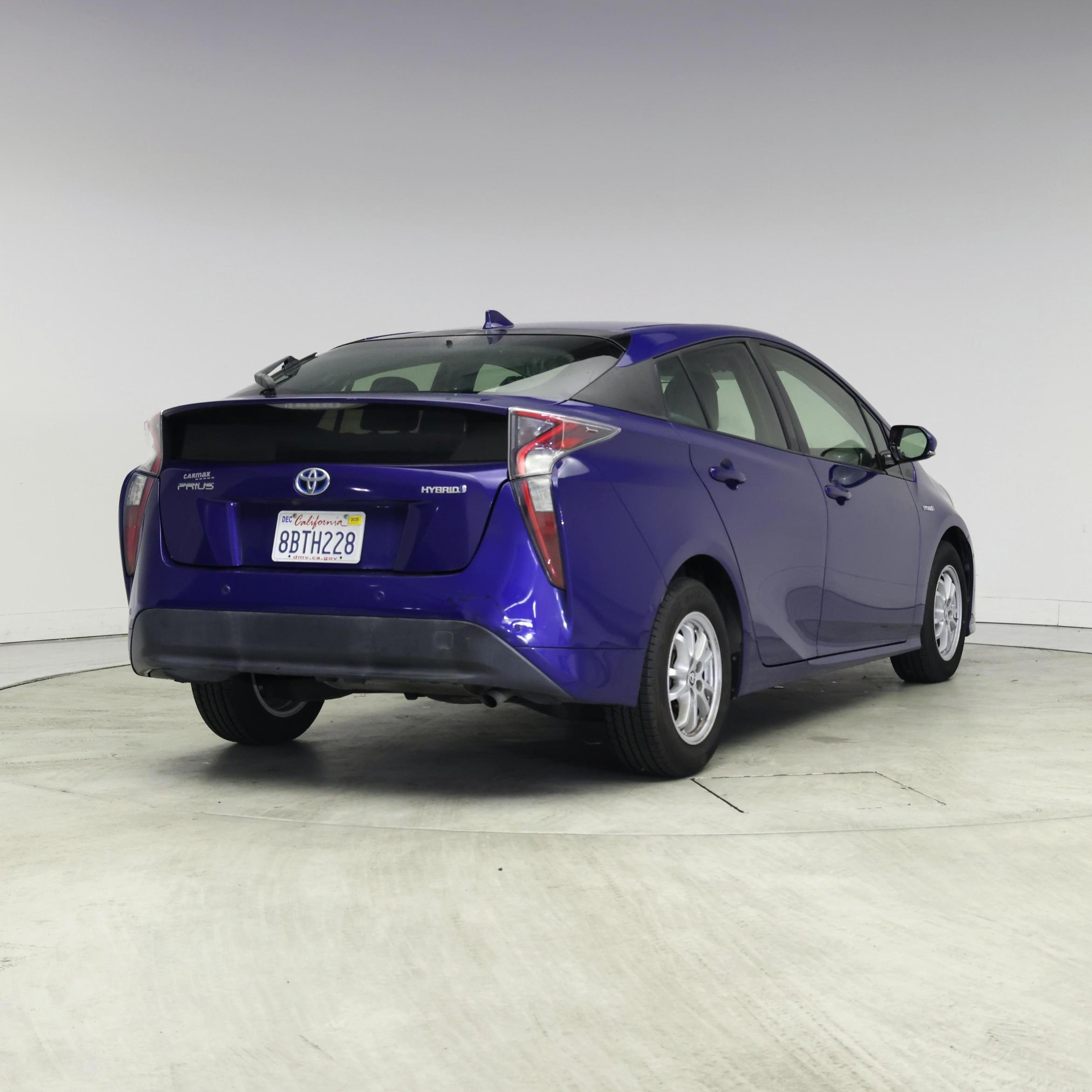 Thumbnail: 2017 Toyota Prius - 8