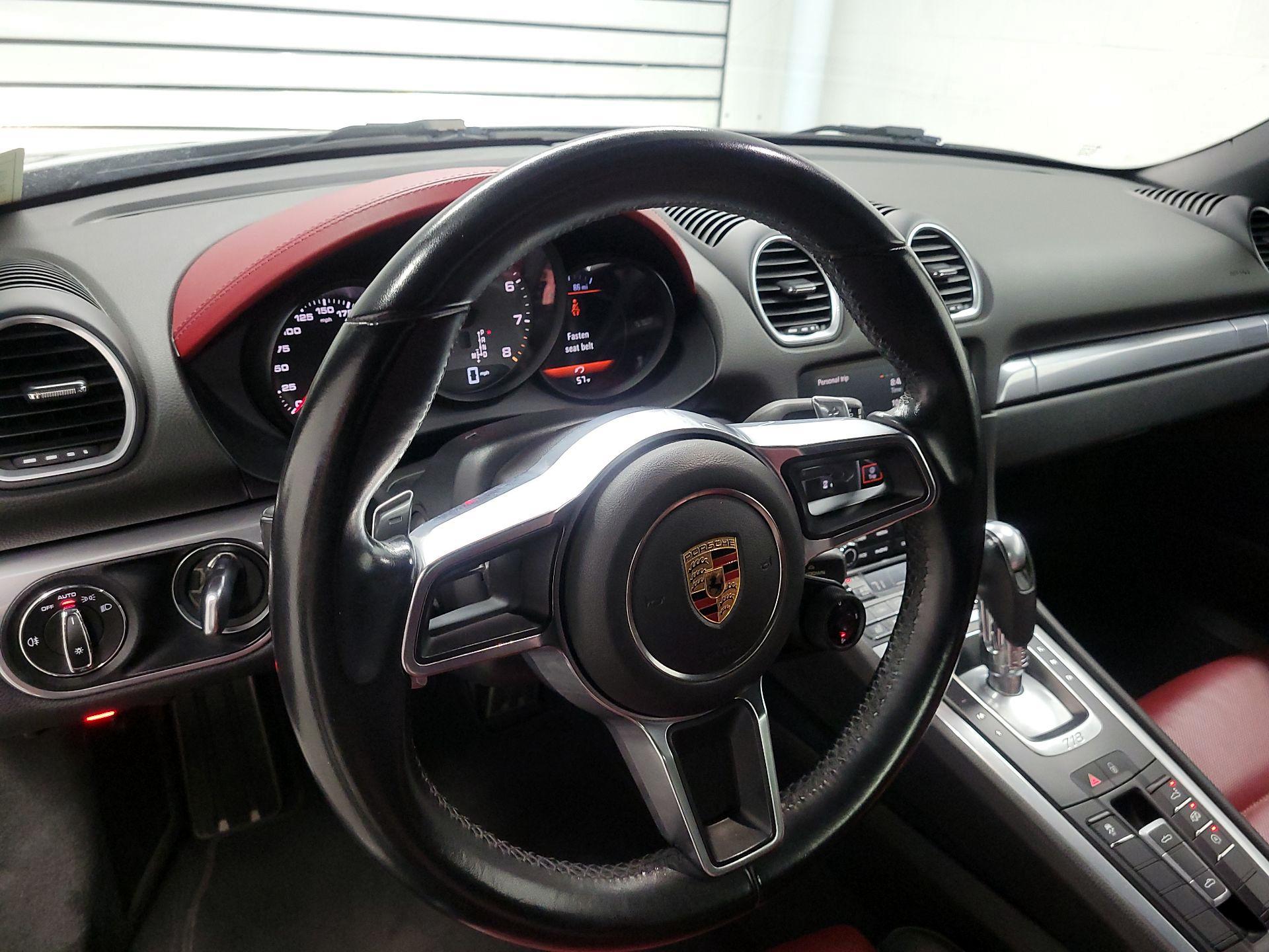 Thumbnail: 2017 Porsche 718 Boxster - 9