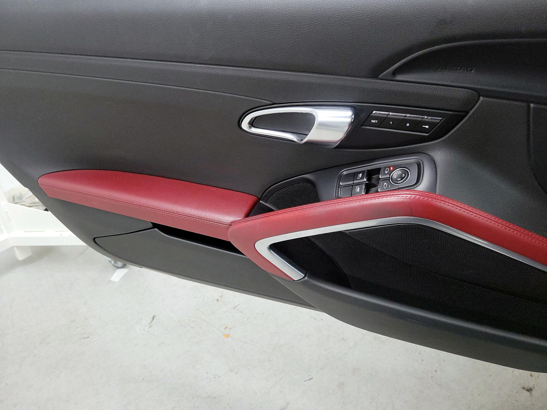 Thumbnail: 2017 Porsche 718 Boxster - 12