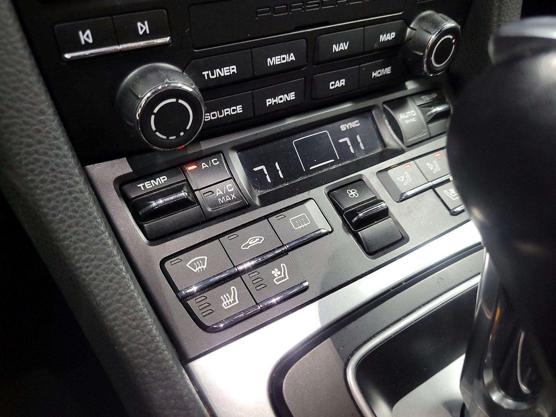 Thumbnail: 2017 Porsche 718 Boxster - 16