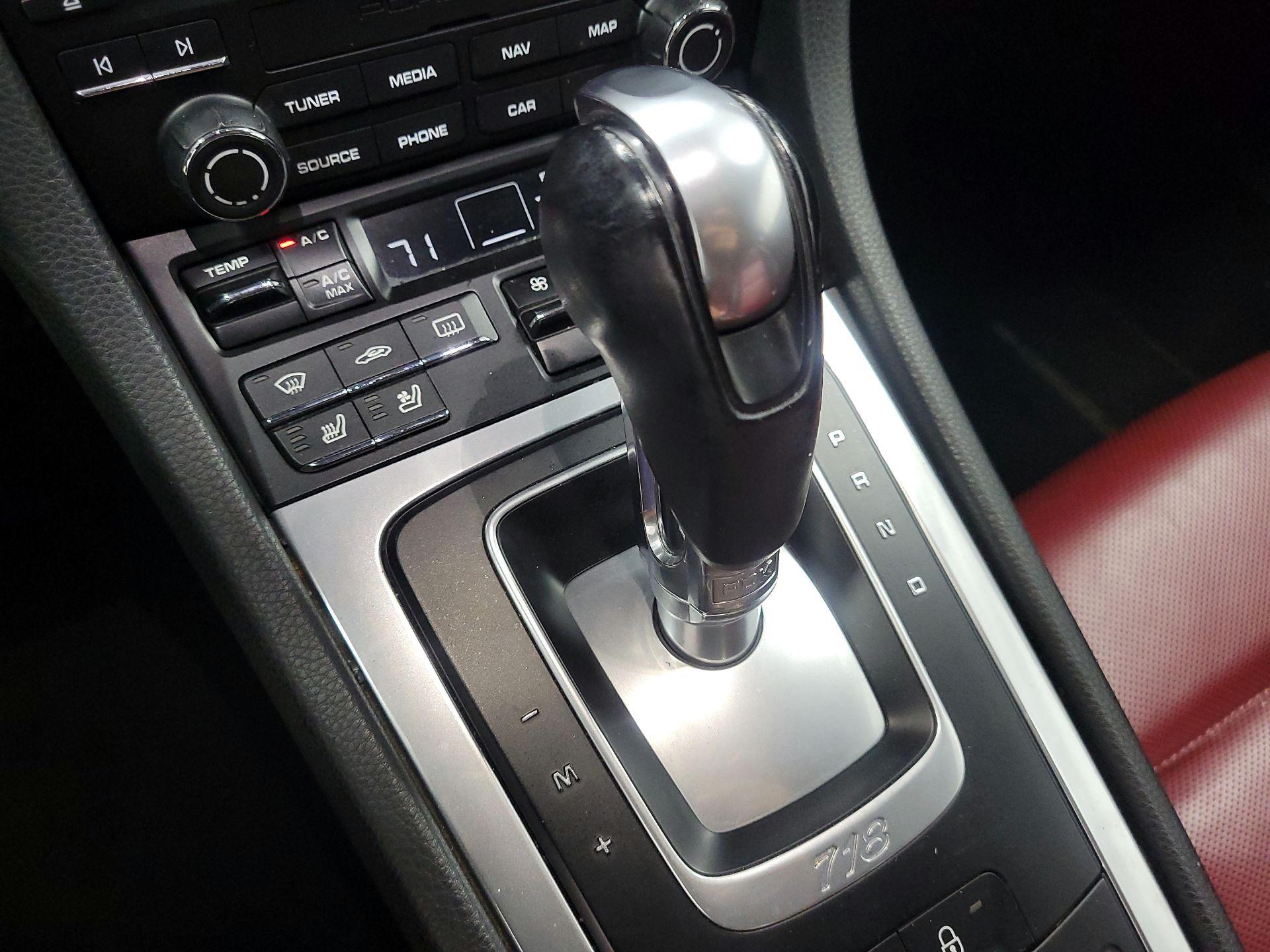 Thumbnail: 2017 Porsche 718 Boxster - 17