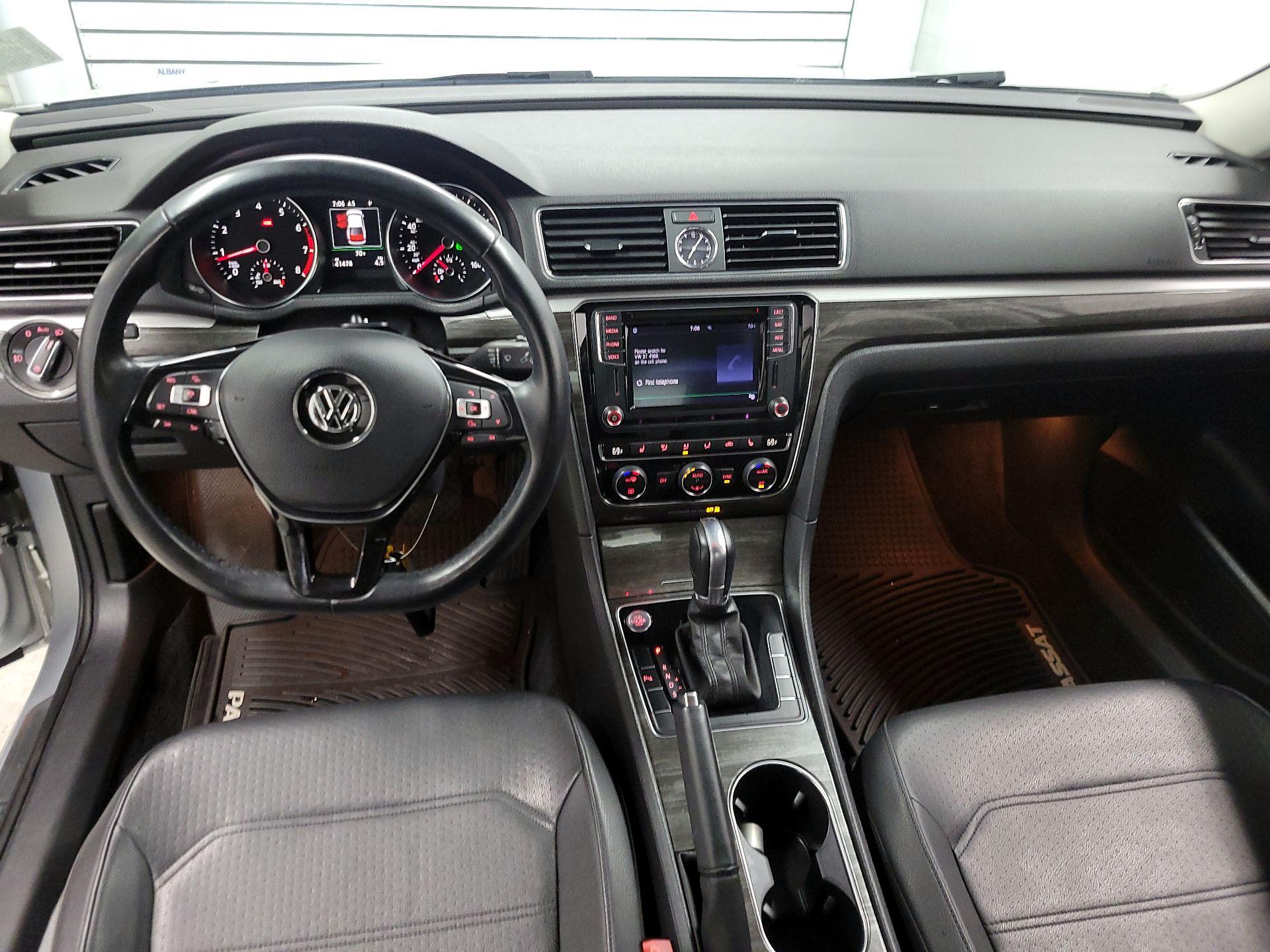 Thumbnail: 2017 Volkswagen Passat - 9