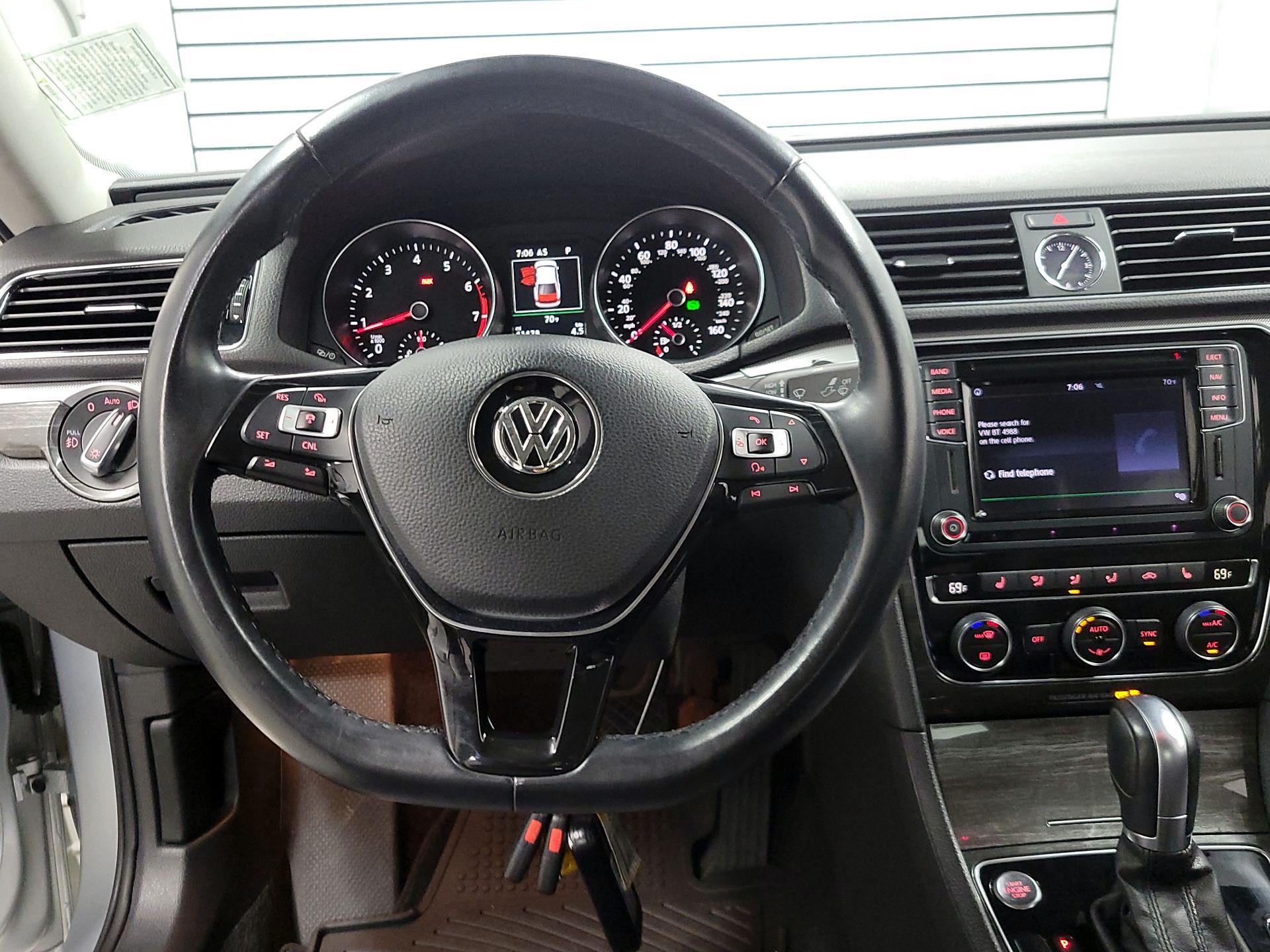 Thumbnail: 2017 Volkswagen Passat - 10