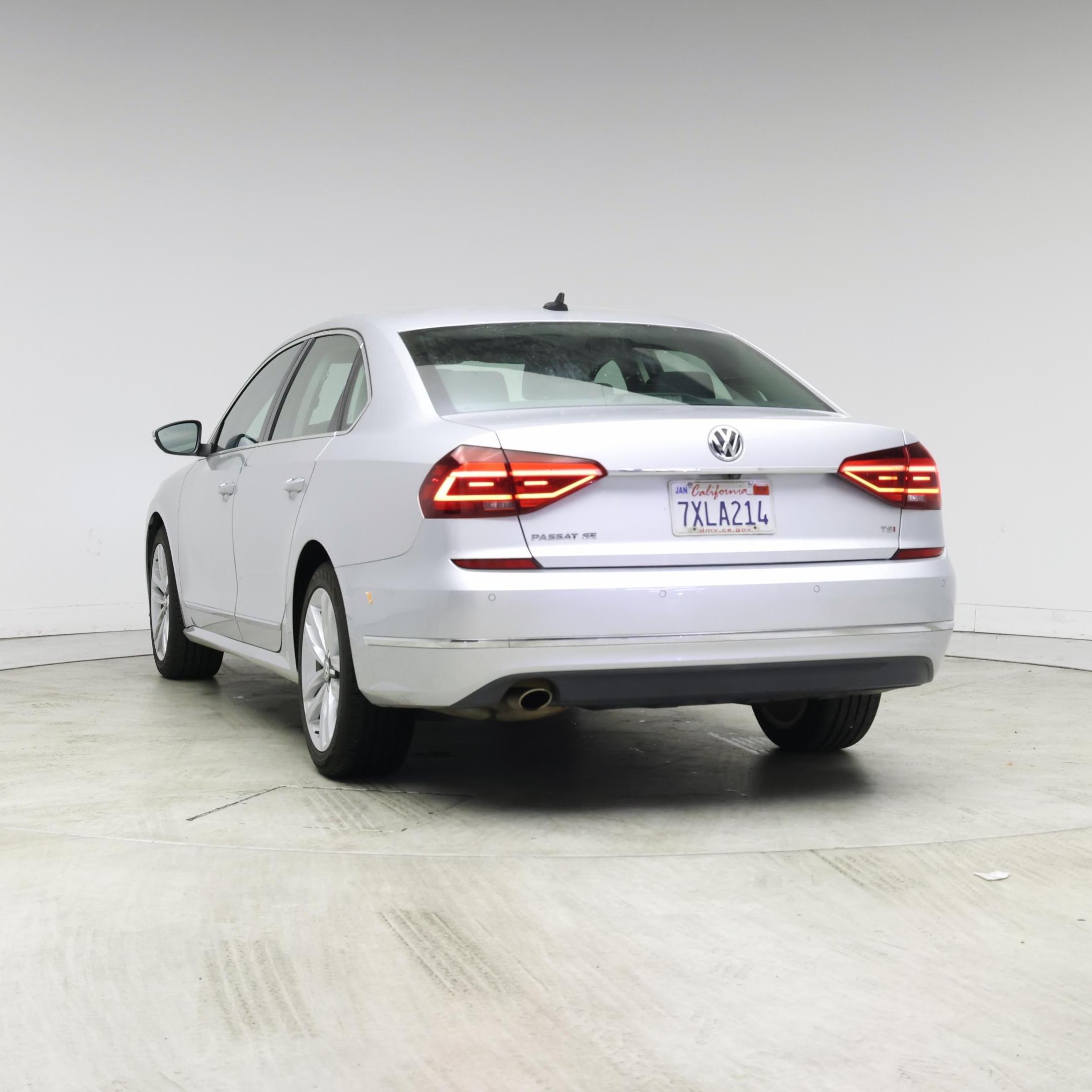 Thumbnail: 2017 Volkswagen Passat - 2