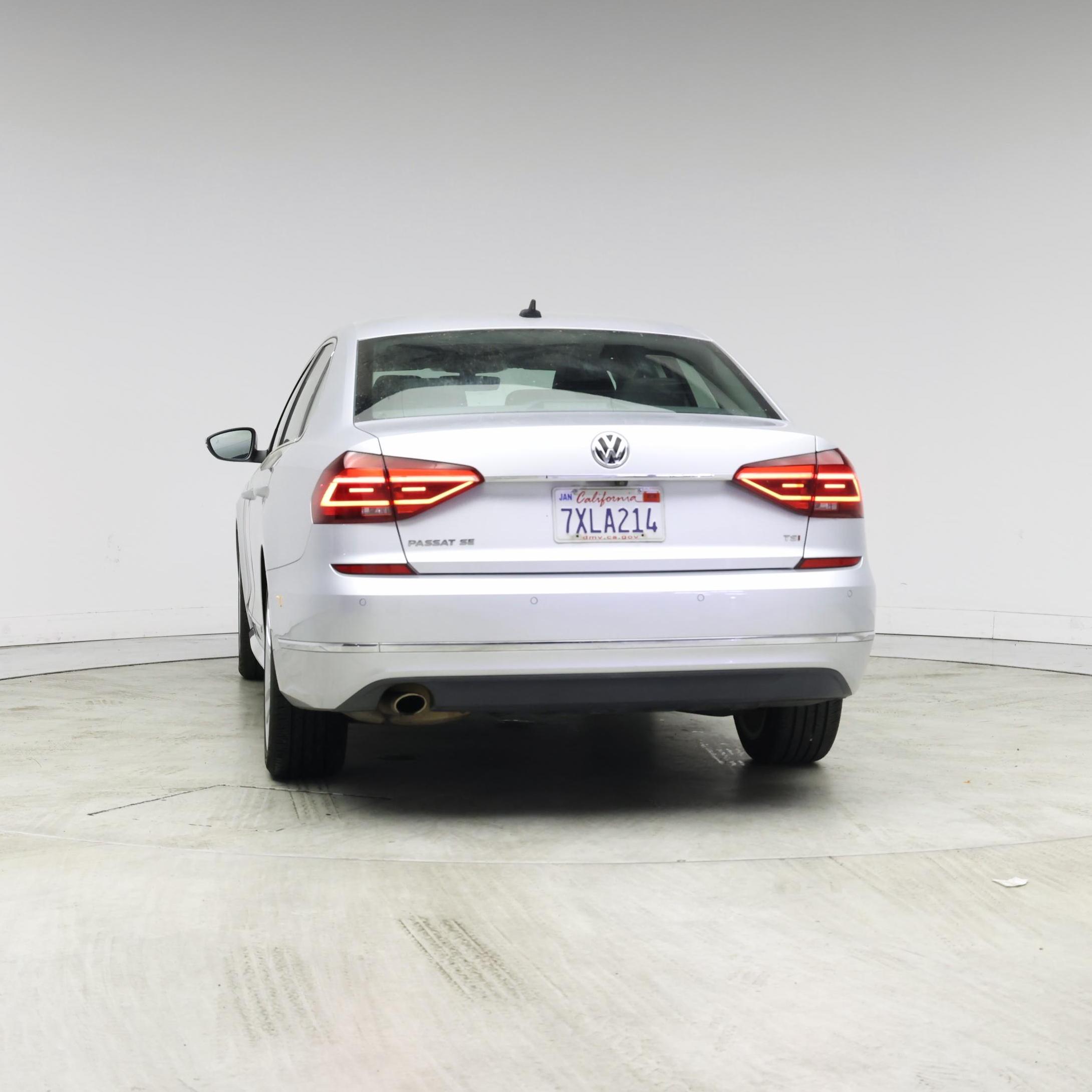 Thumbnail: 2017 Volkswagen Passat - 6