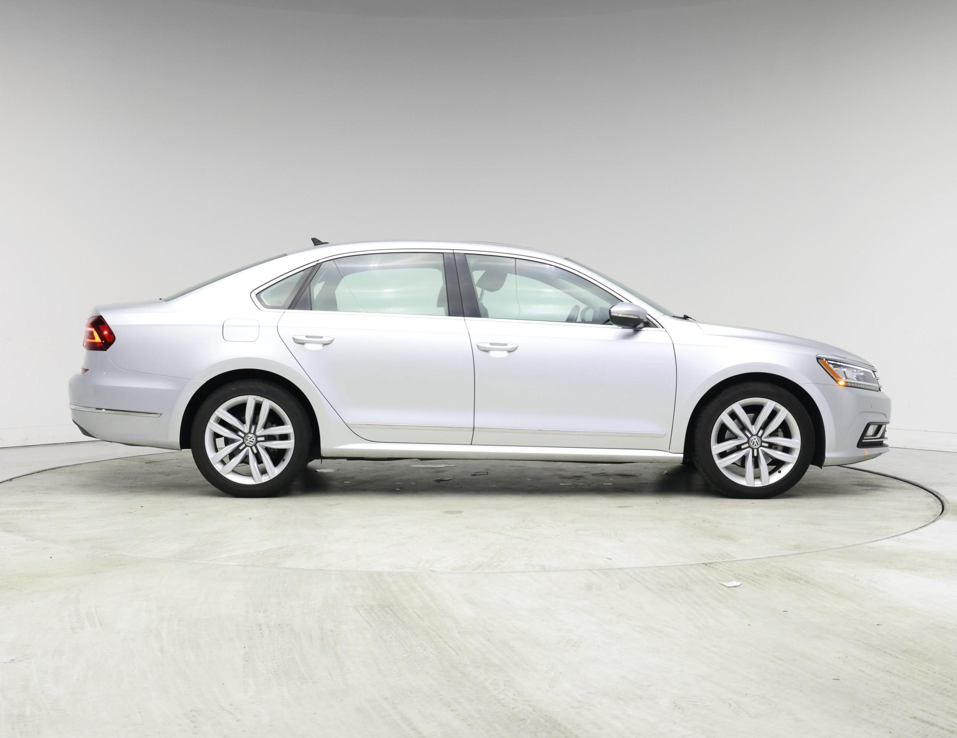 Thumbnail: 2017 Volkswagen Passat - 7