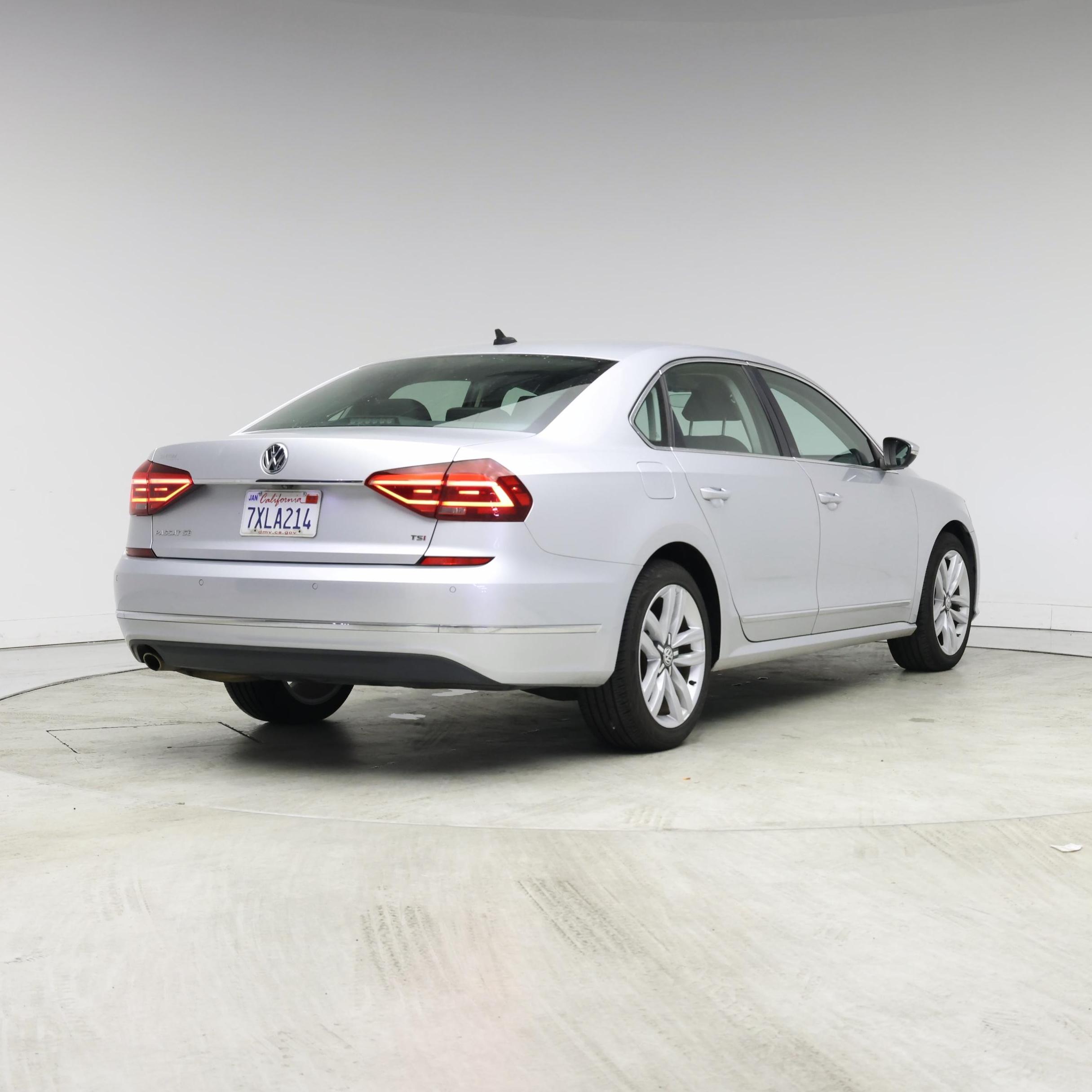 Thumbnail: 2017 Volkswagen Passat - 8