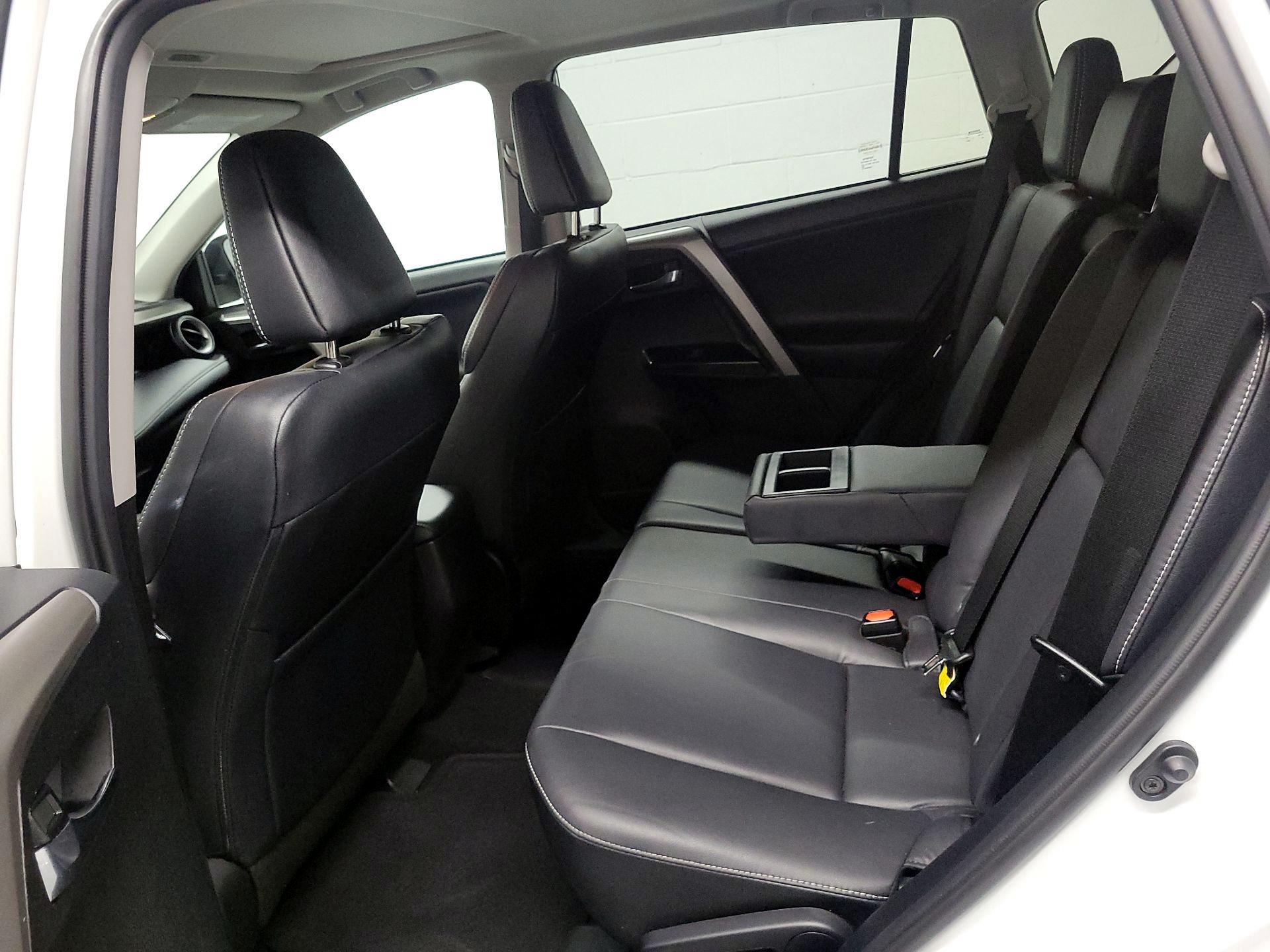 Thumbnail: 2018 Toyota RAV4 - 17