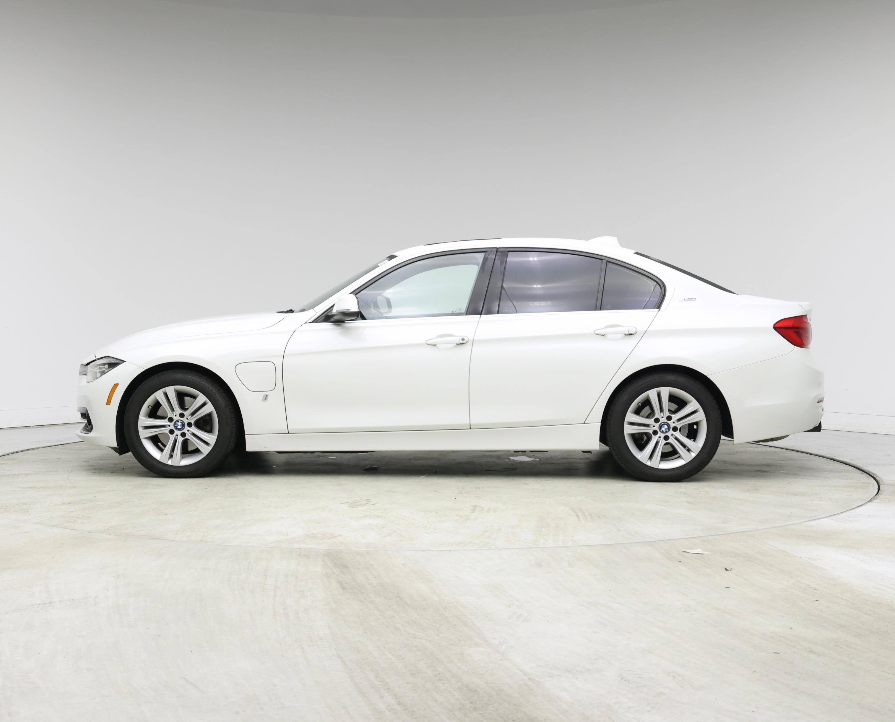Thumbnail: 2017 BMW 3 Series - 3