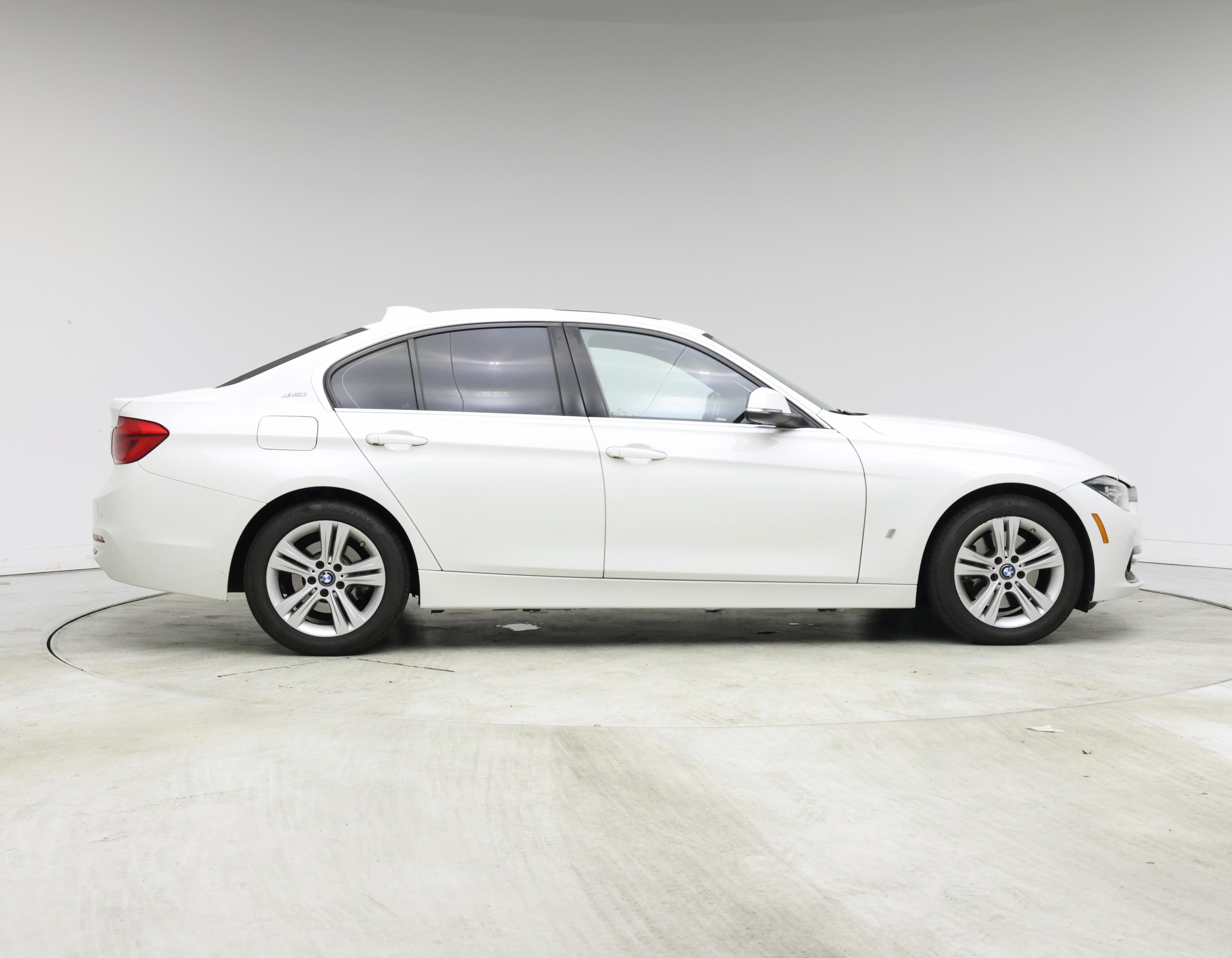 Thumbnail: 2017 BMW 3 Series - 7