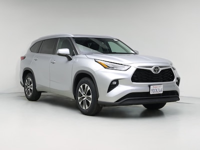 Silver 2022 Toyota Highlander XLE