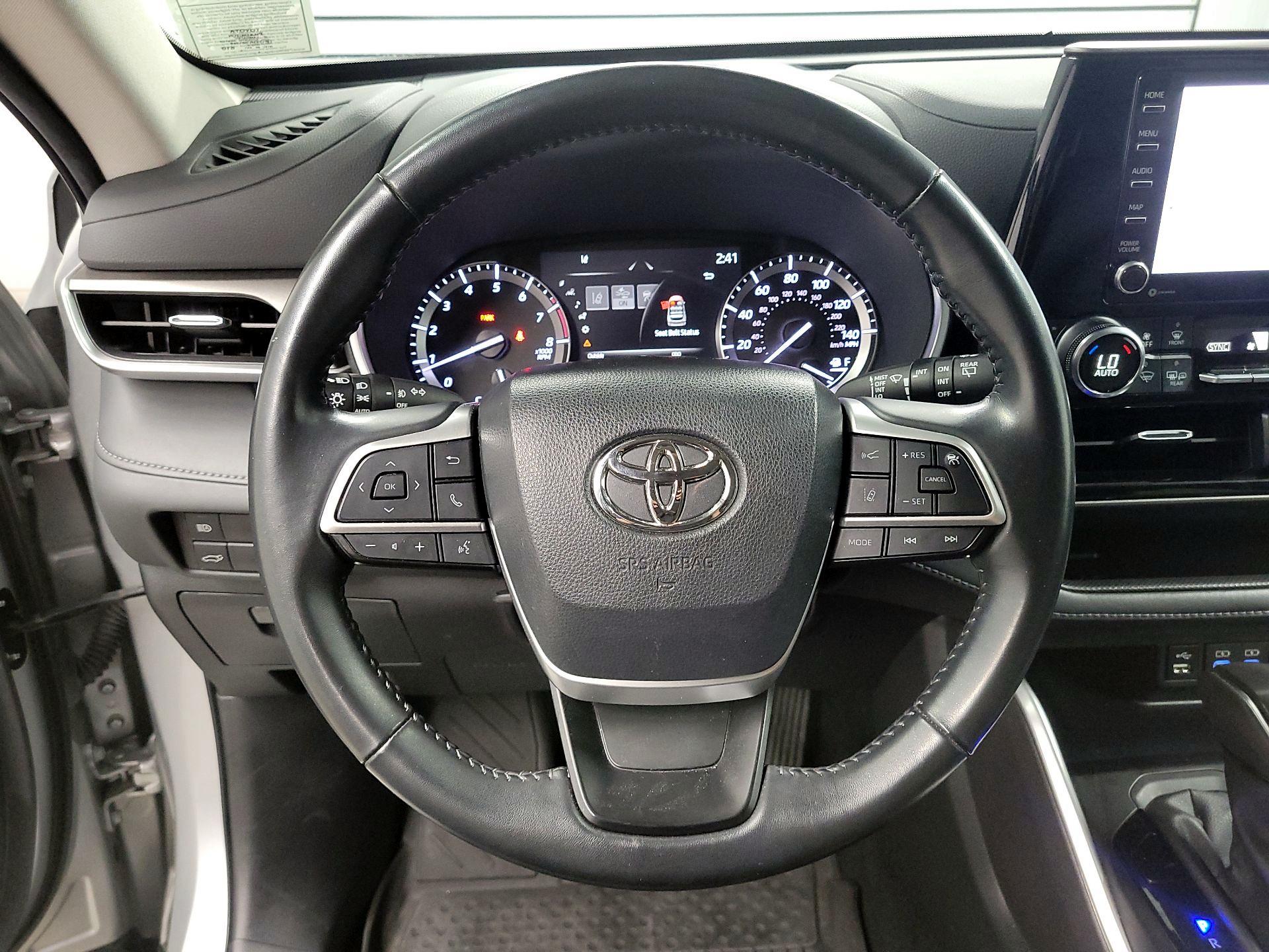 Thumbnail: 2022 Toyota Highlander - 10