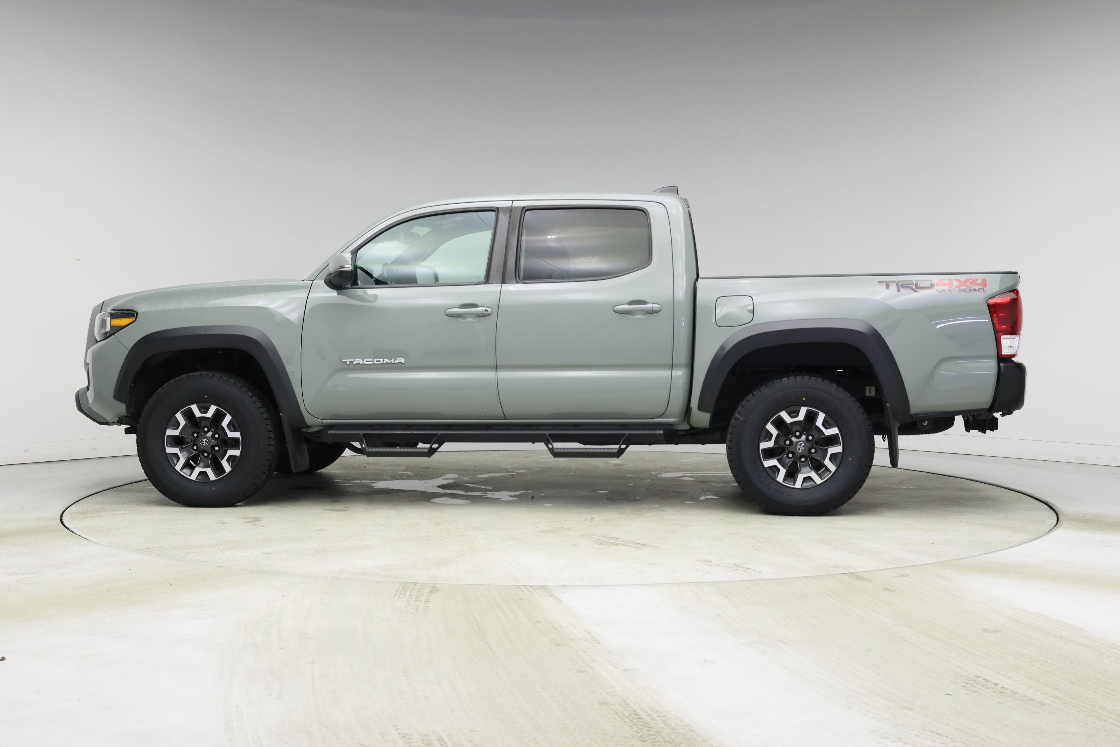 Thumbnail: 2022 Toyota Tacoma - 3